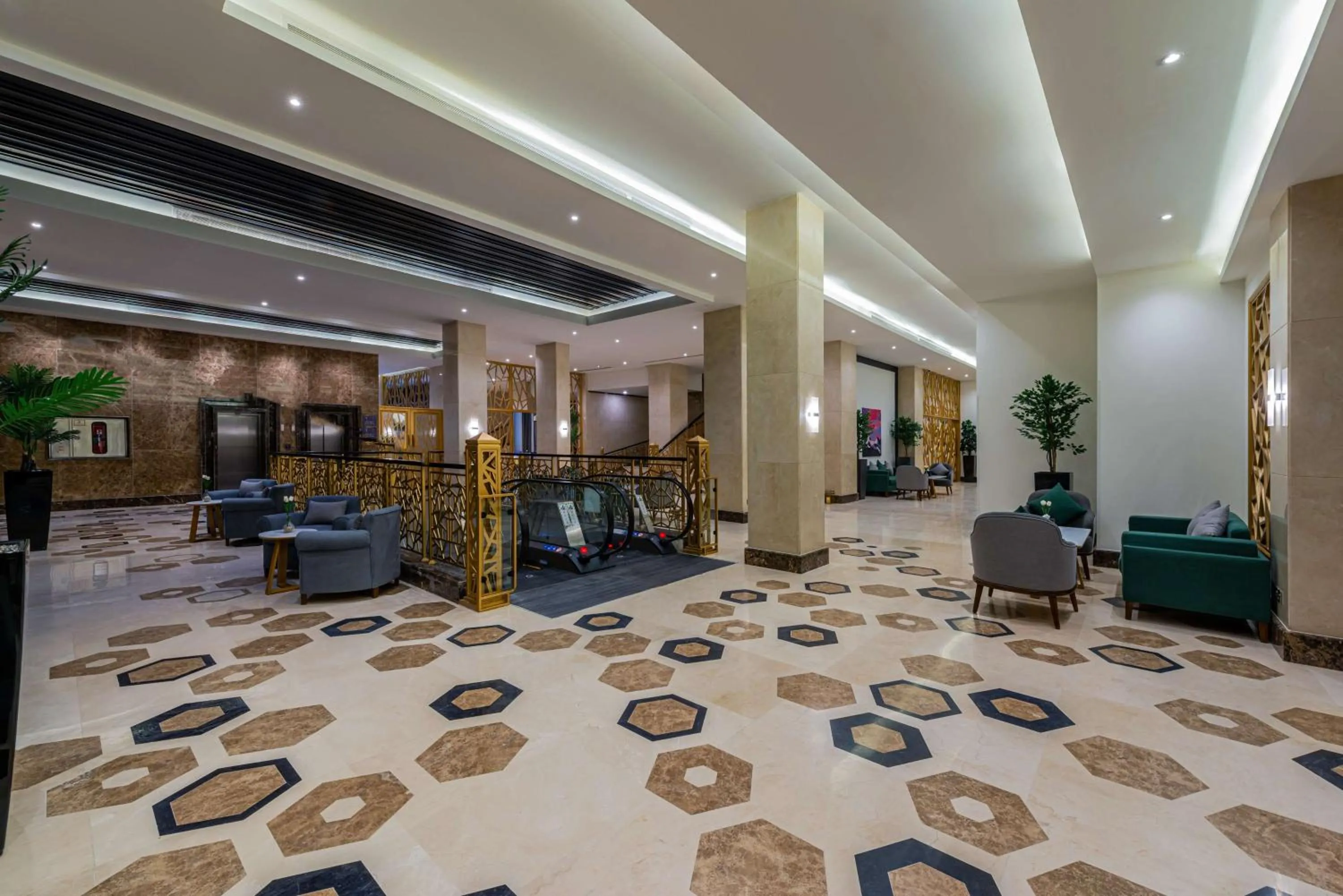 Lobby or reception in Best Western Plus Tabuk City Center