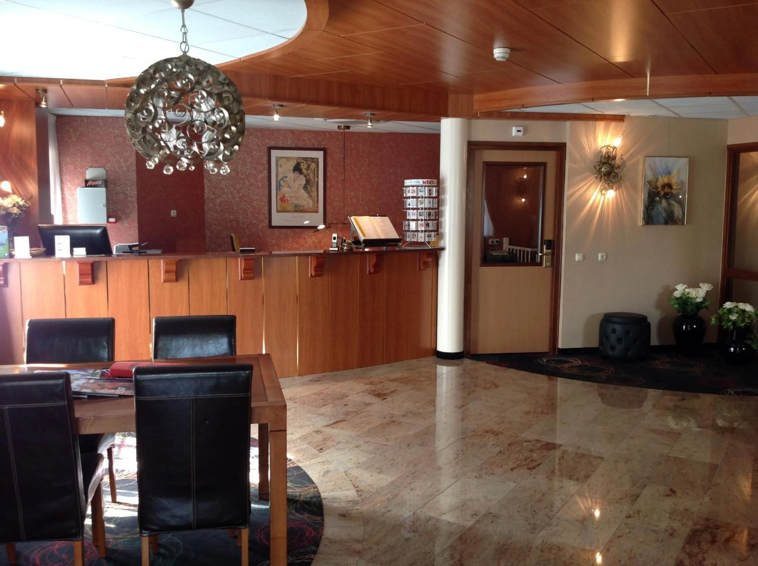 Lobby or reception in SuyderSee Hotel