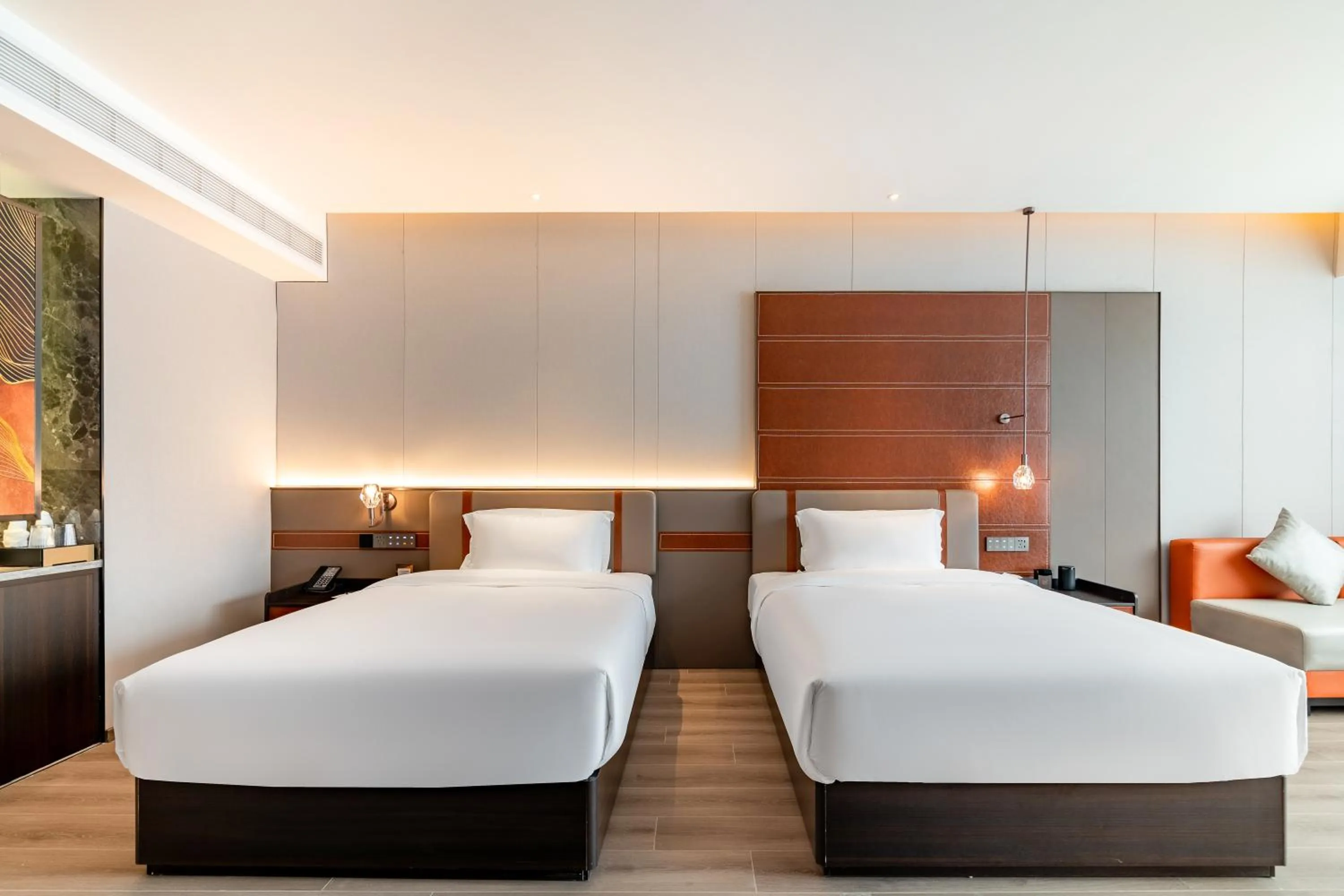 Photo of the whole room, Bed in The Puyan Hotel Hangzhou Jiubao