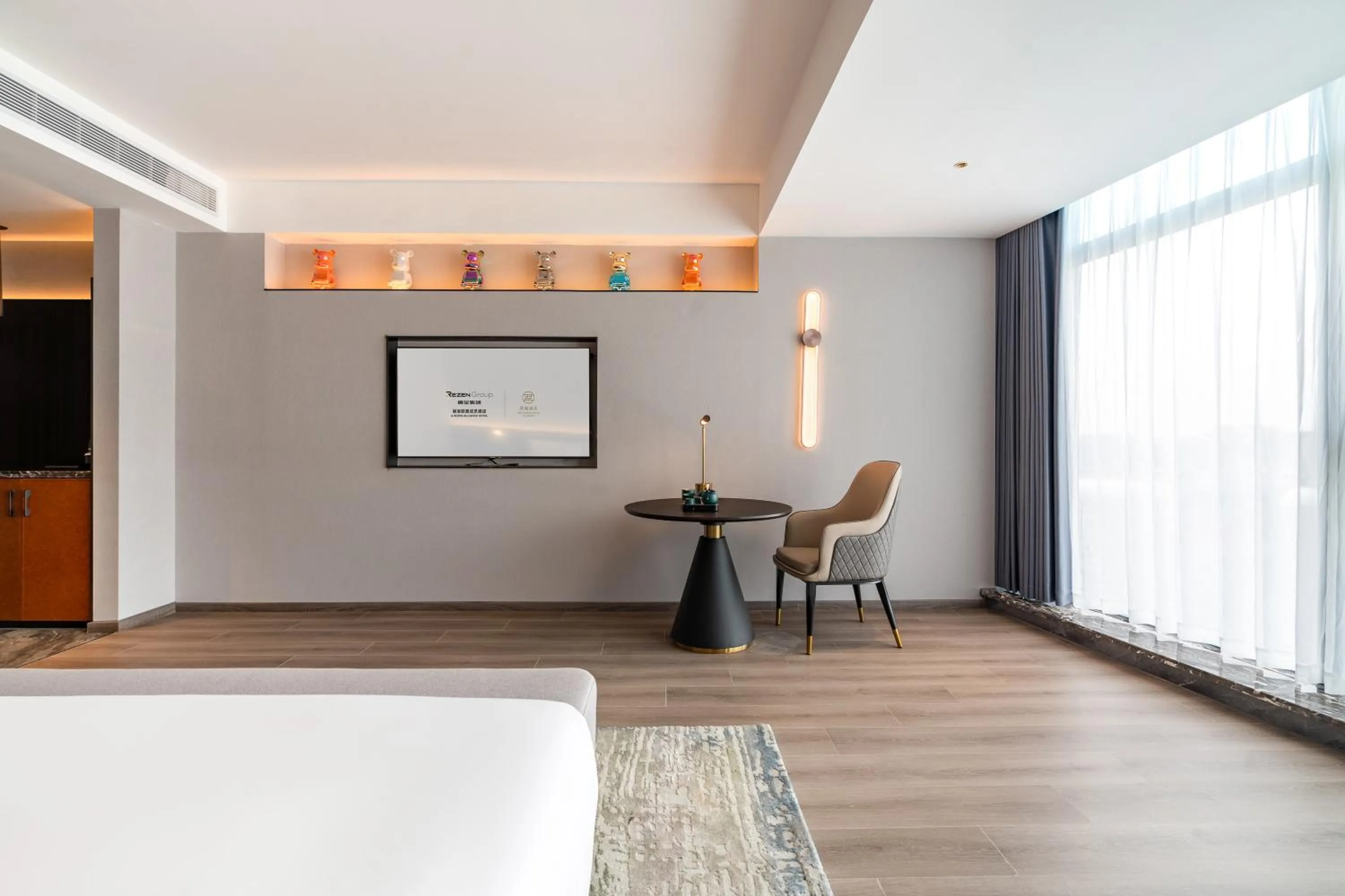 Photo of the whole room, Bed in The Puyan Hotel Hangzhou Jiubao