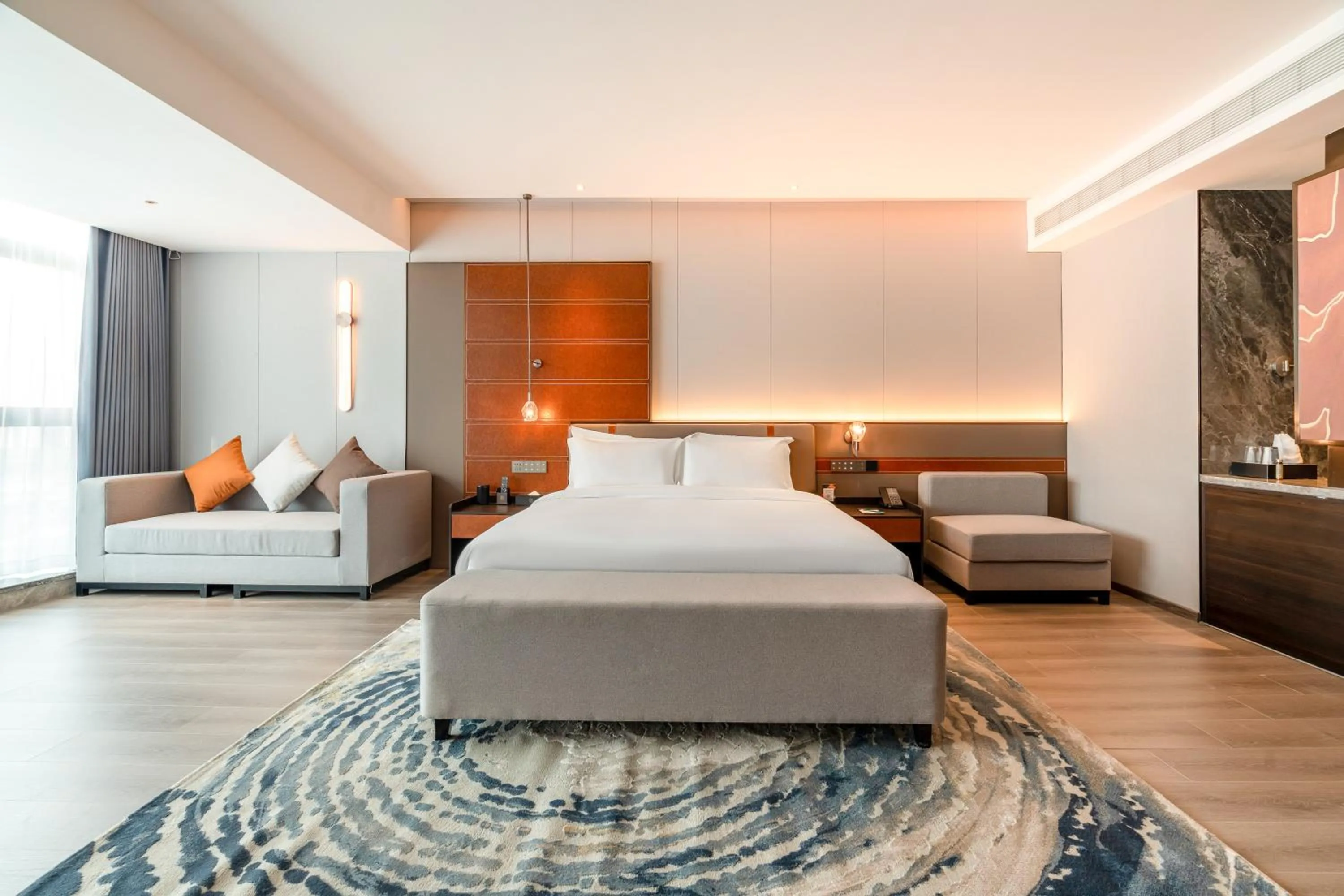 Photo of the whole room, Bed in The Puyan Hotel Hangzhou Jiubao