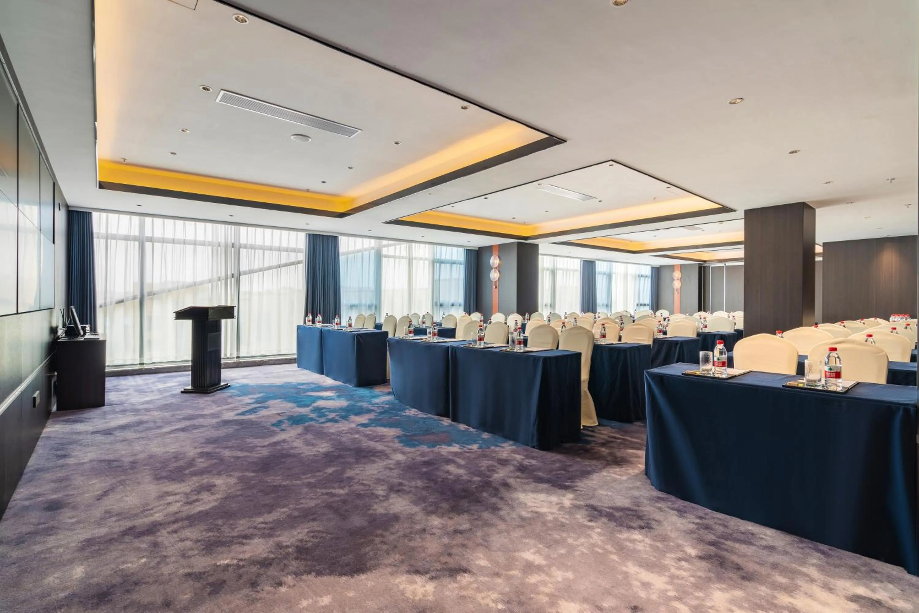 Meeting/conference room in The Puyan Hotel Hangzhou Jiubao