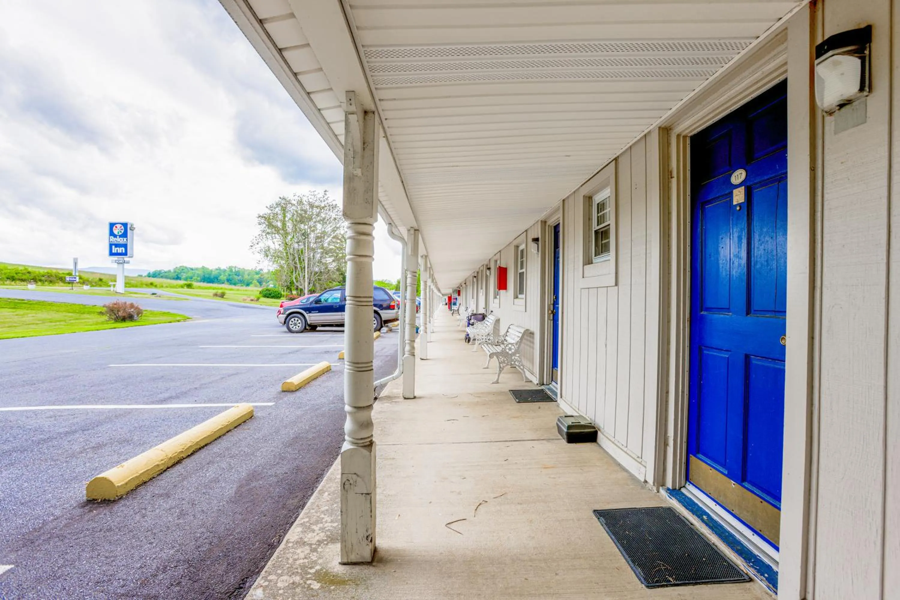 Parking in Relax Inn By OYO Natural Bridge I-81