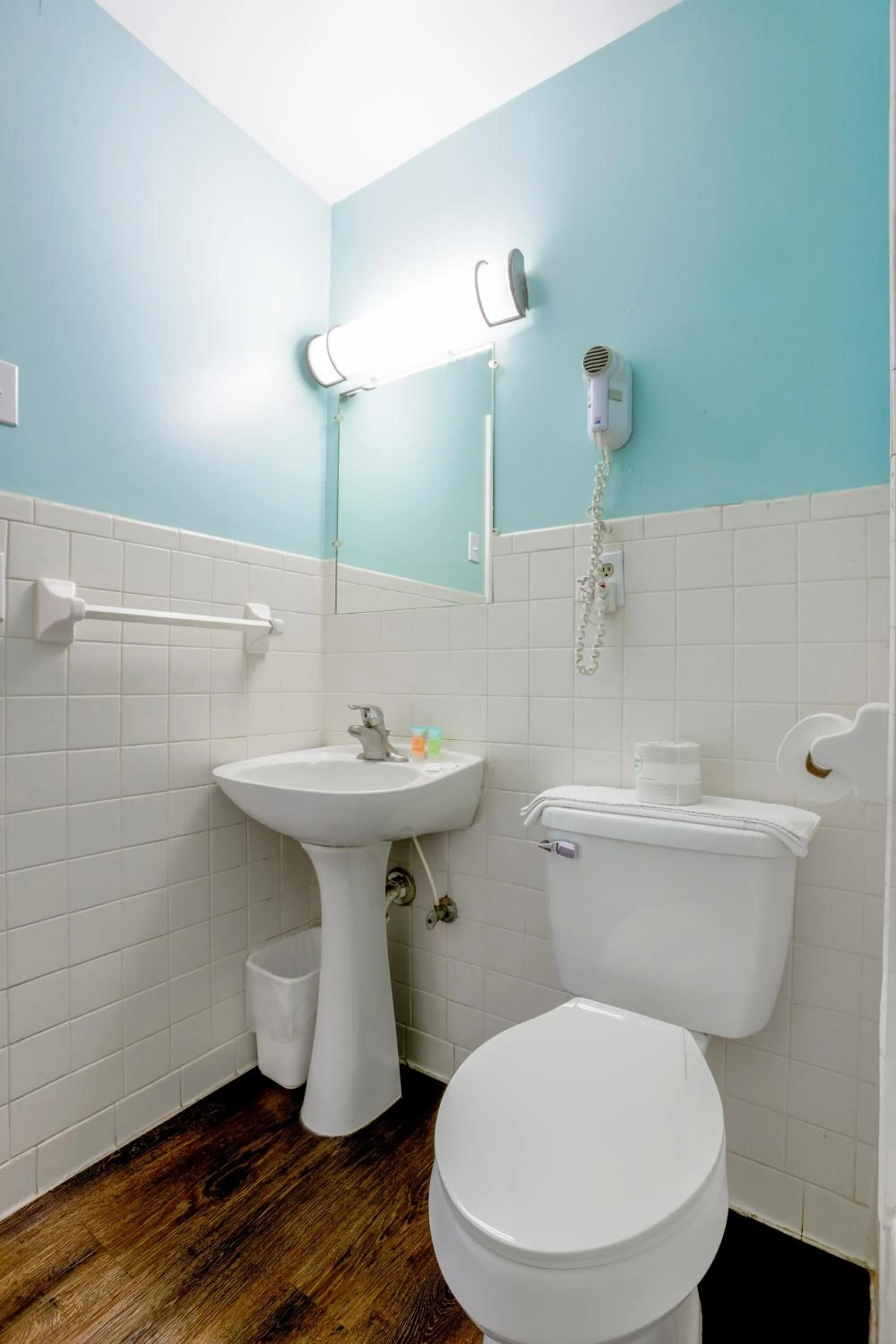 Bathroom in Relax Inn By OYO Natural Bridge I-81