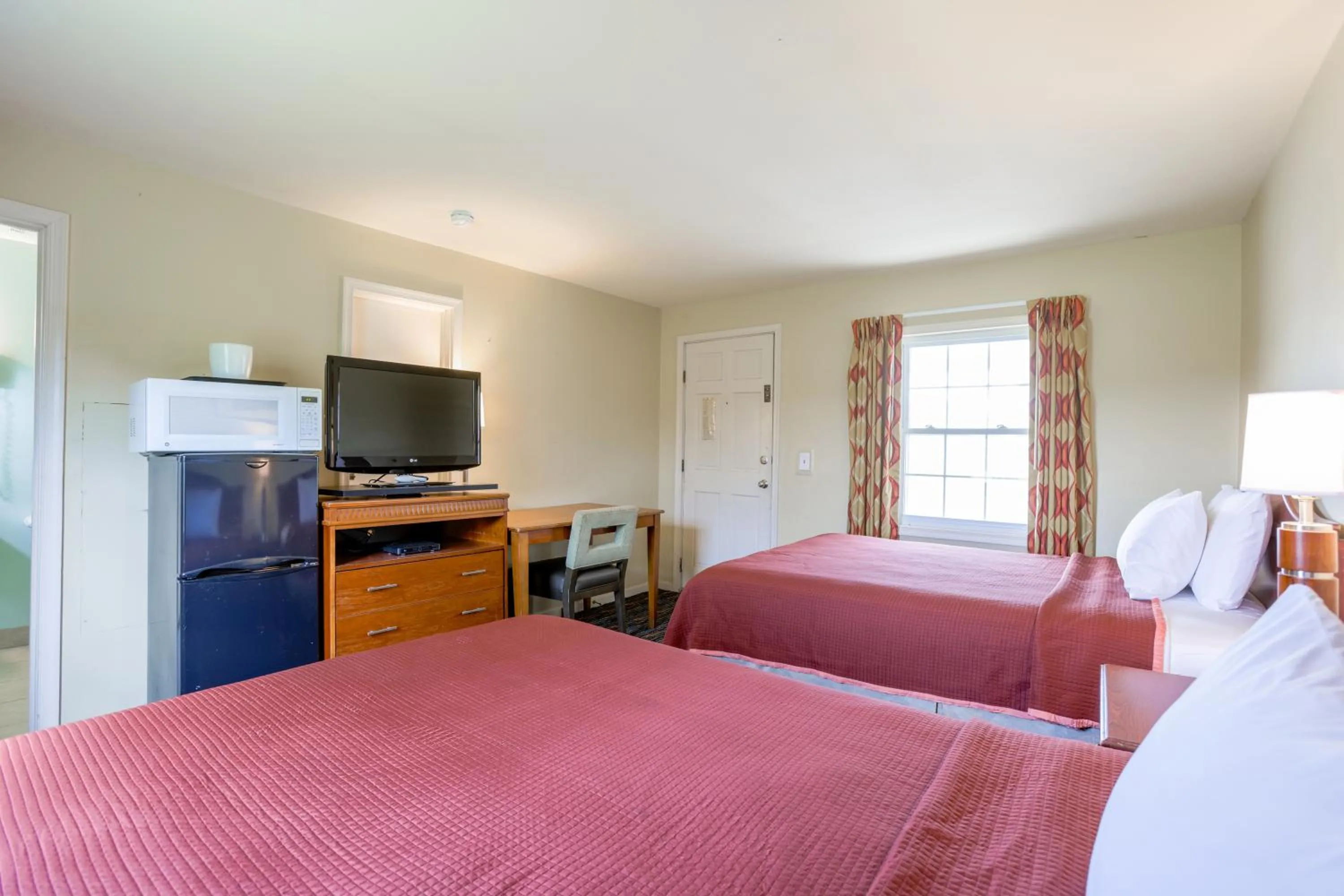 Bedroom, Bed in Relax Inn By OYO Natural Bridge I-81