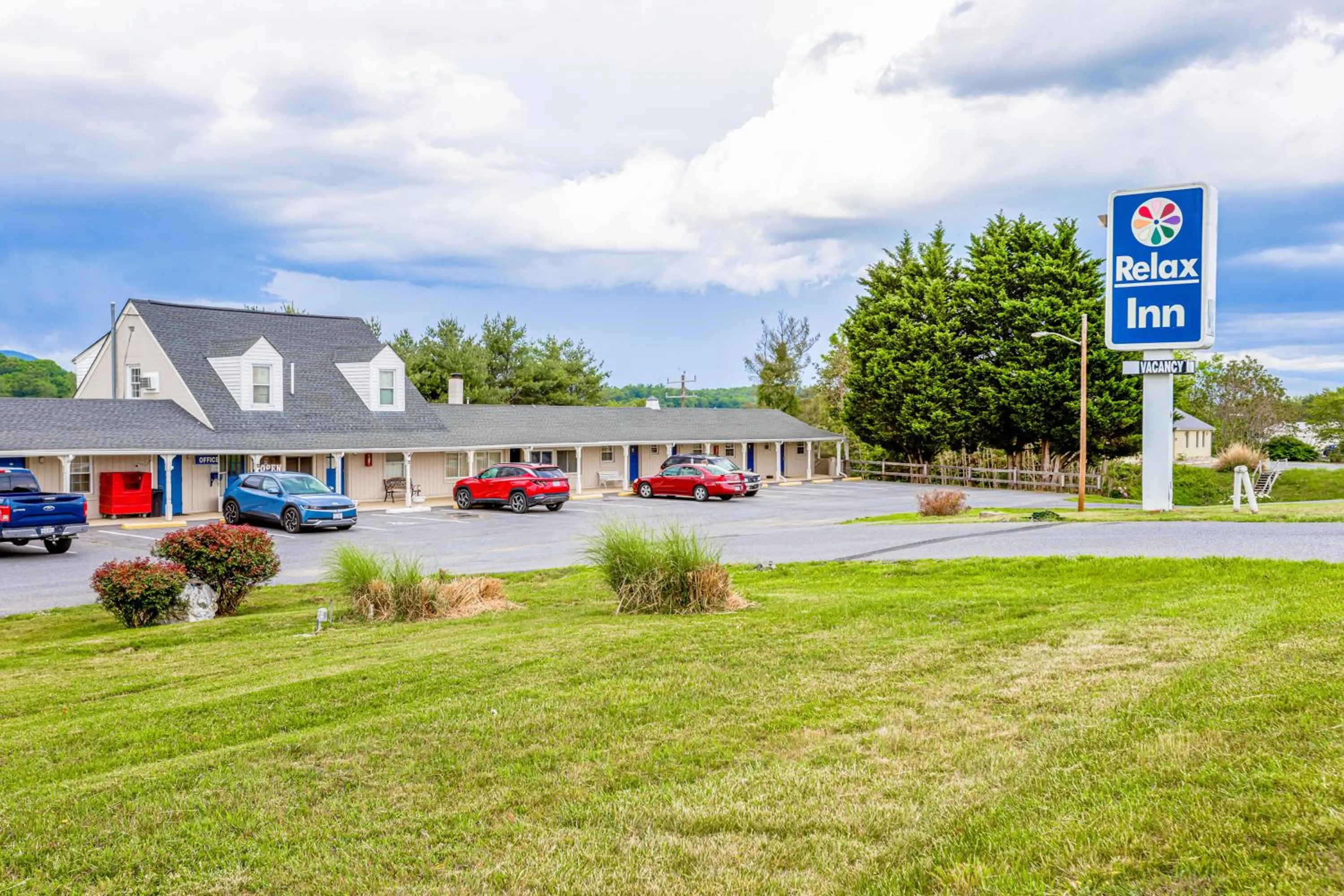 Parking in Relax Inn By OYO Natural Bridge I-81