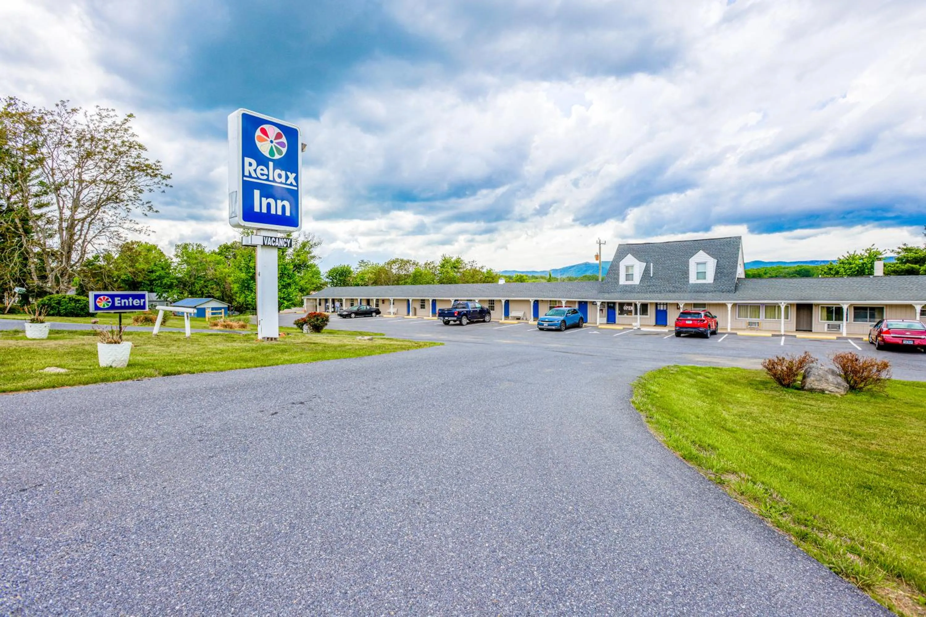 Facade/entrance in Relax Inn By OYO Natural Bridge I-81