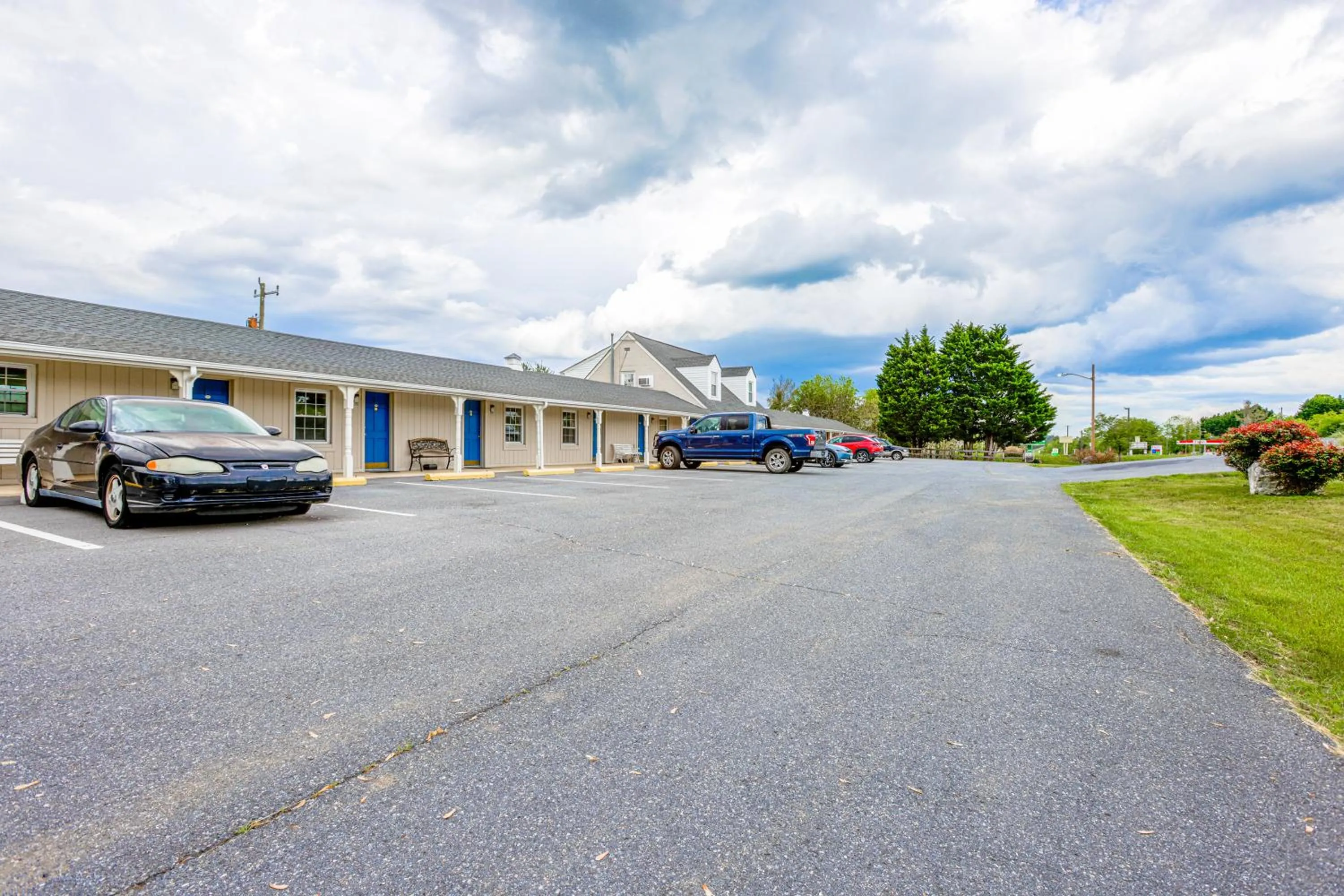 Parking in Relax Inn By OYO Natural Bridge I-81