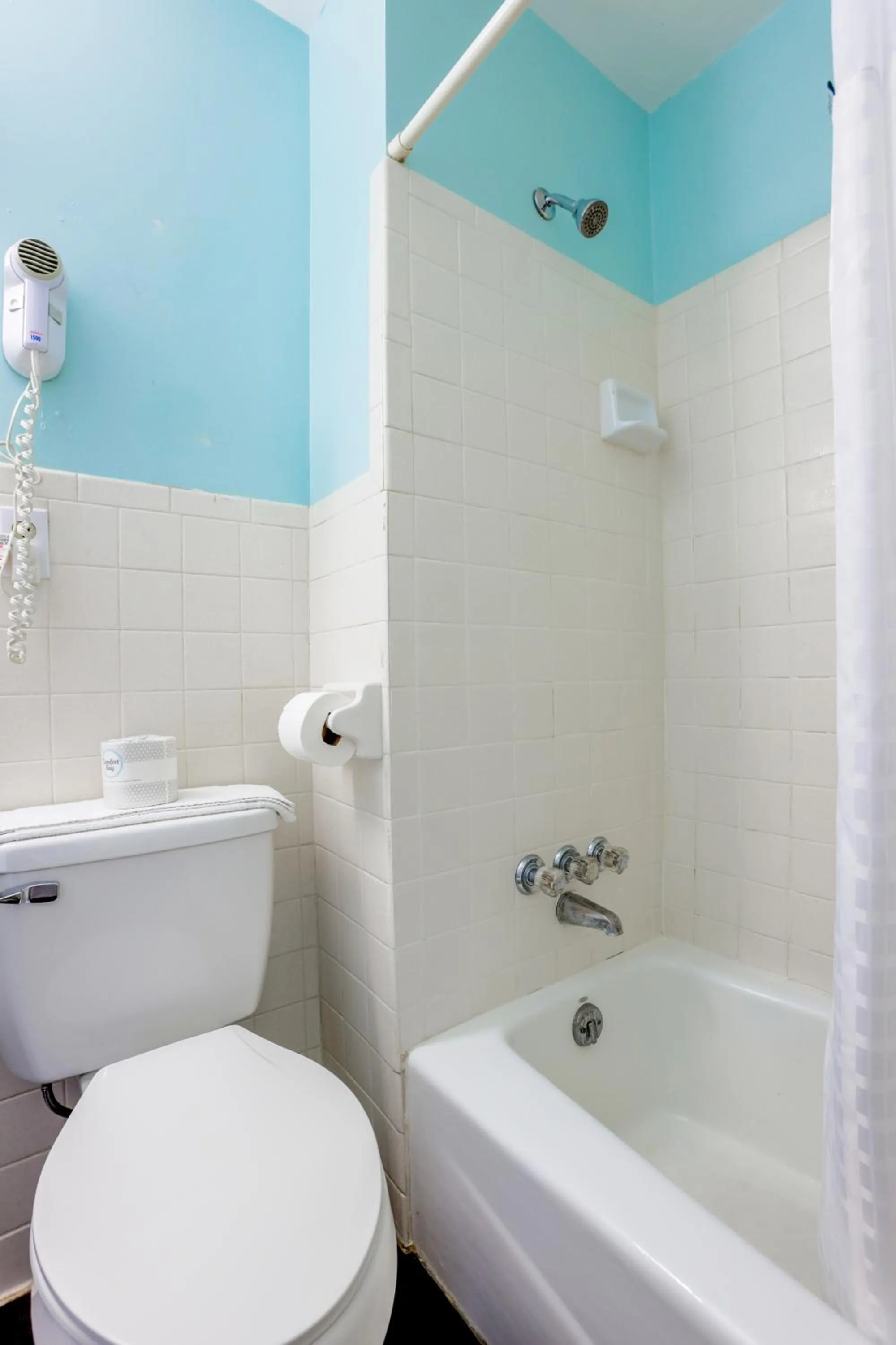 Bathroom in Relax Inn By OYO Natural Bridge I-81