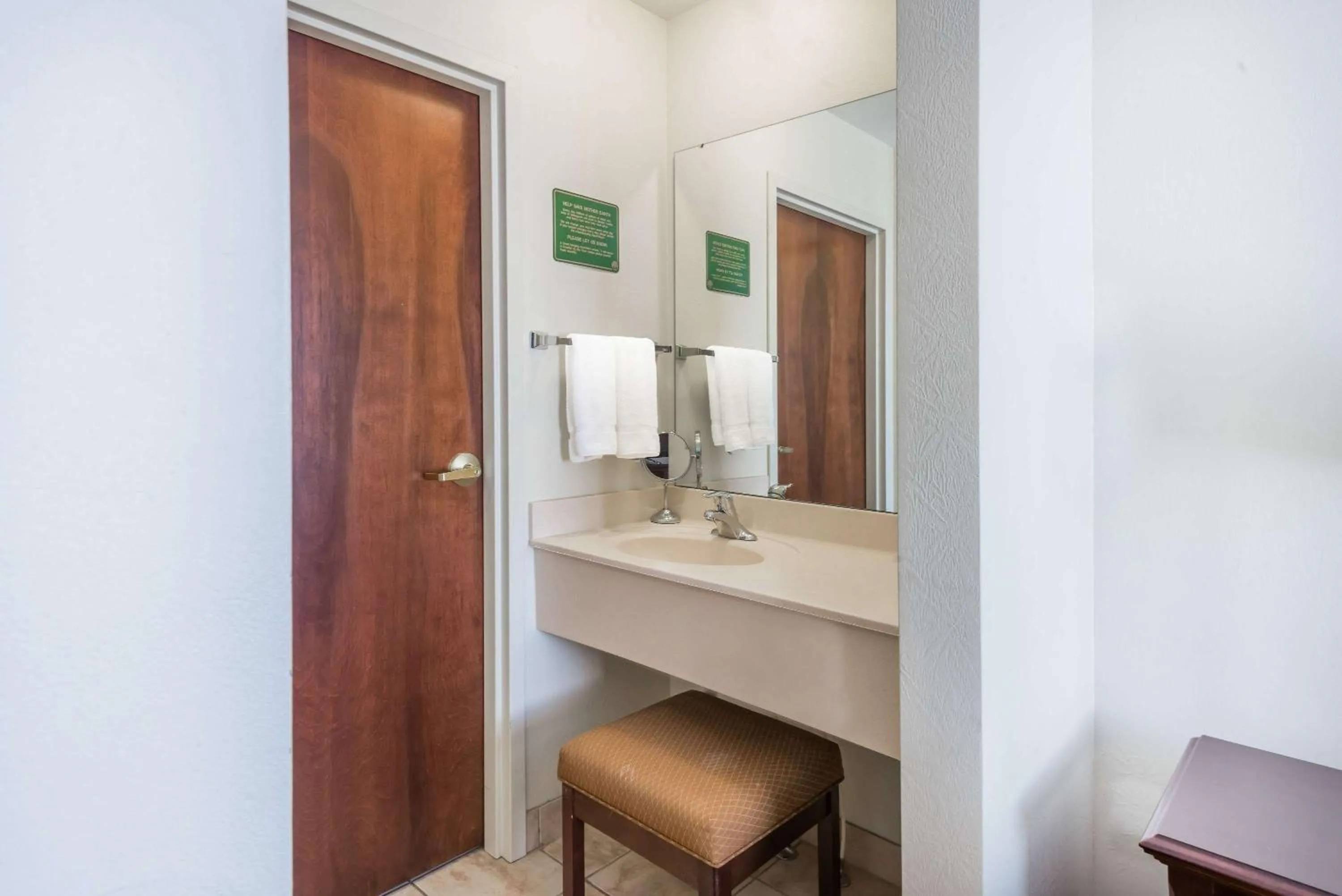 Bathroom in Hawthorn Extended Stay by Wyndham Seville