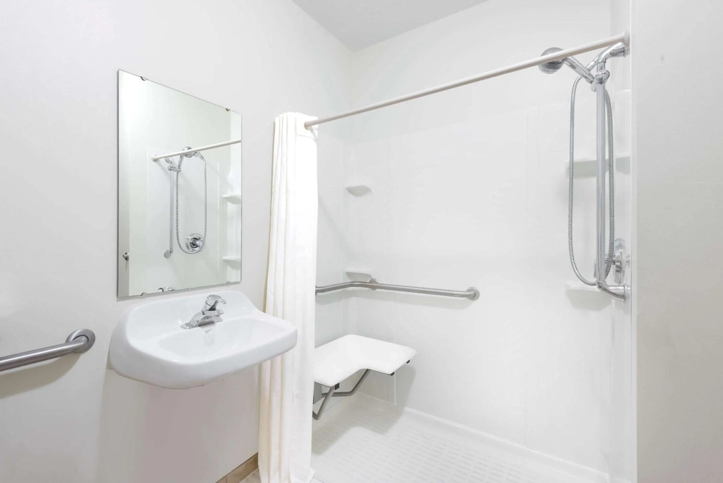 Shower in Hawthorn Extended Stay by Wyndham Seville