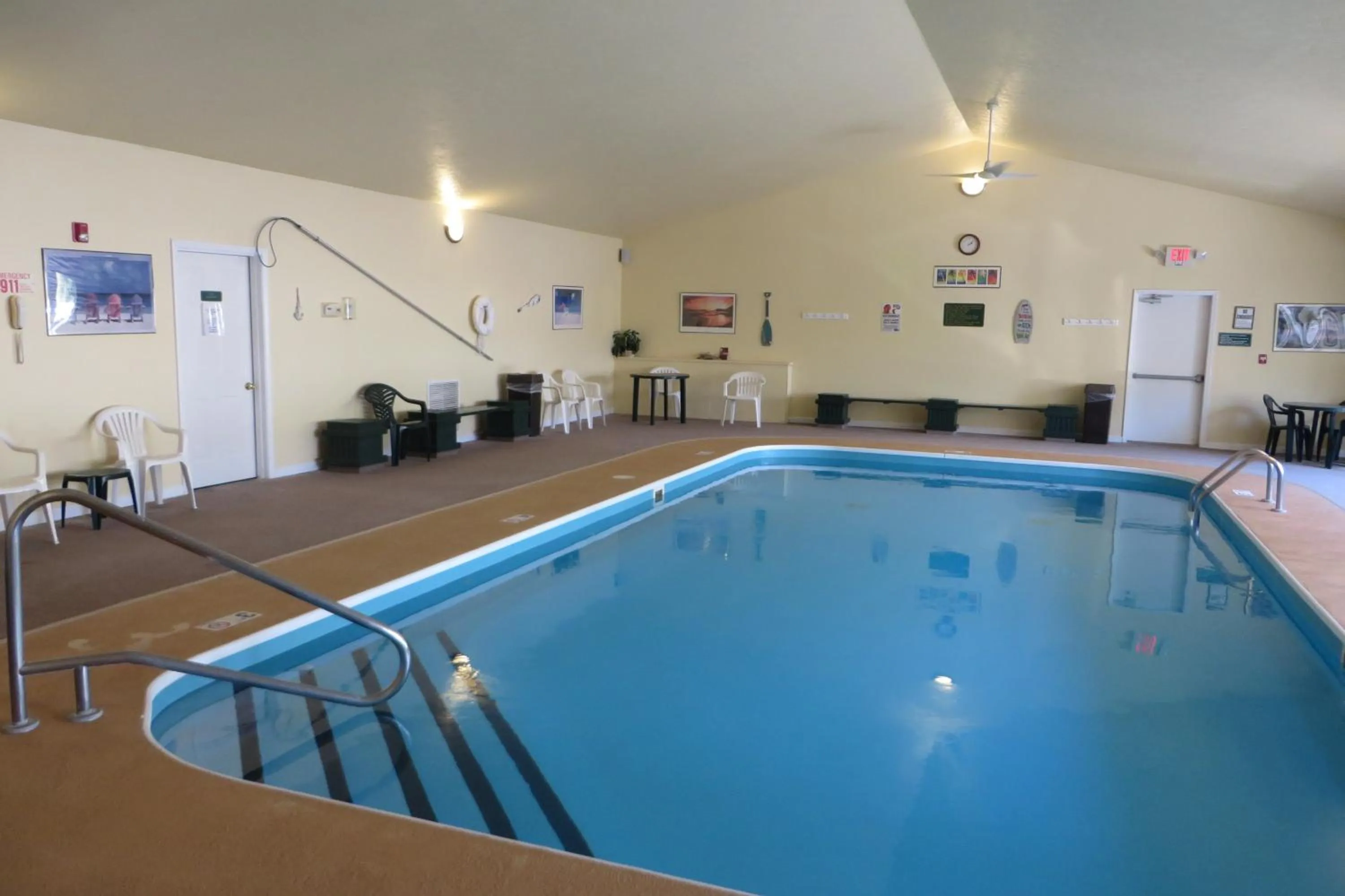 Swimming pool in Hawthorn Extended Stay by Wyndham Seville