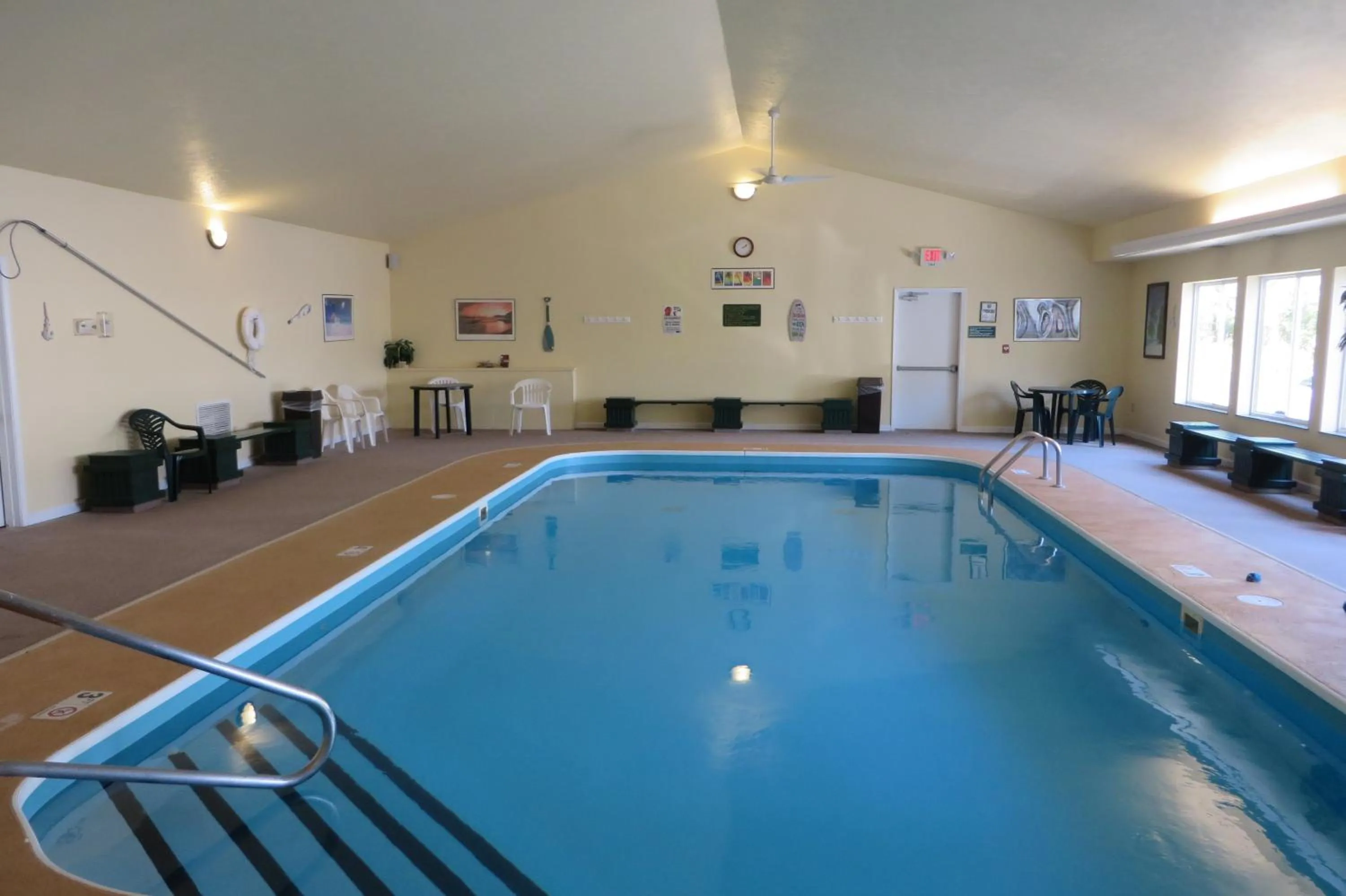 Swimming pool in Hawthorn Extended Stay by Wyndham Seville