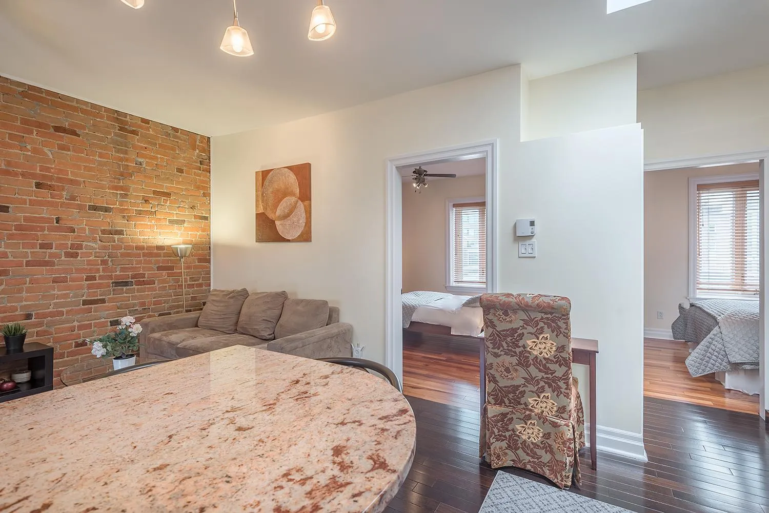 Bed in Apartment et Studio montreal