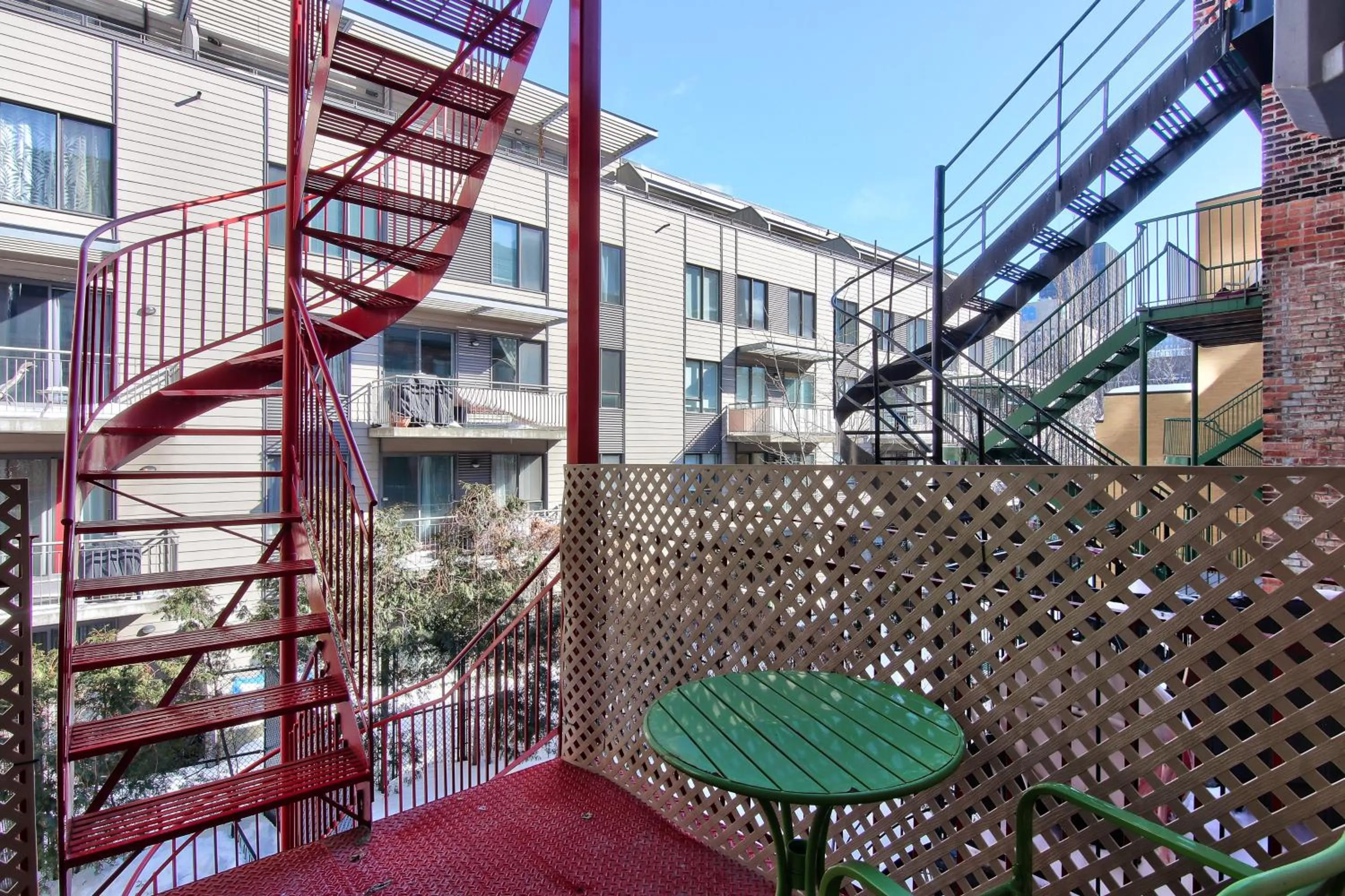 Property building in Apartment et Studio montreal