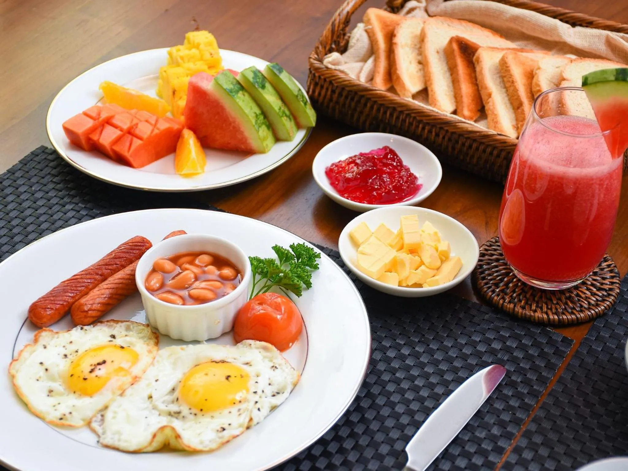 Breakfast in Little England by Joes