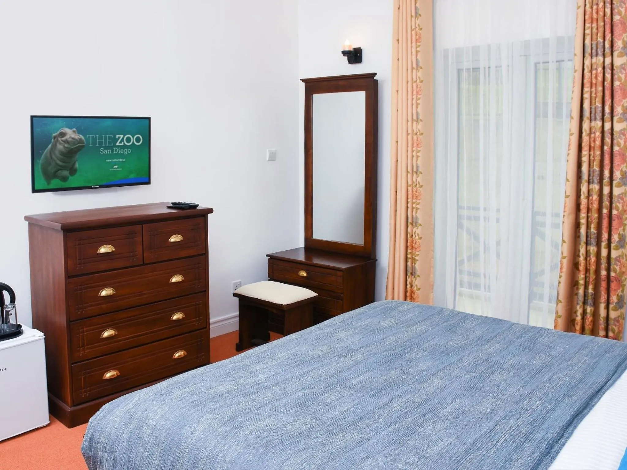 Bedroom, Bed in Little England by Joes