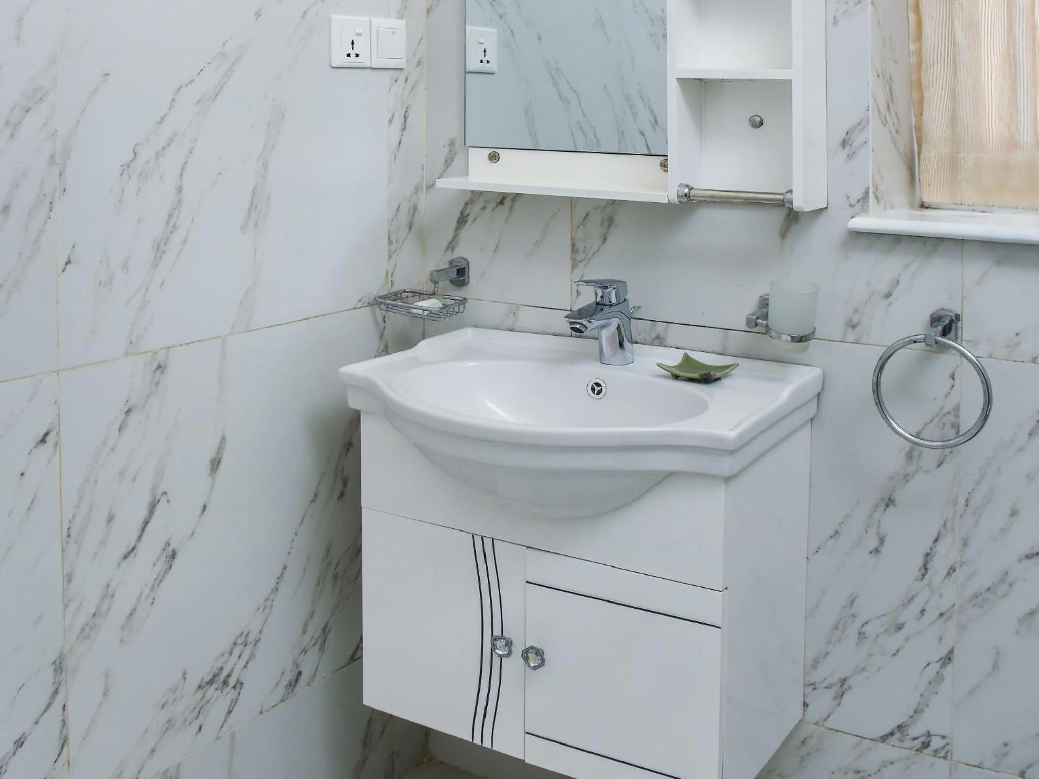 Bathroom in Little England by Joes