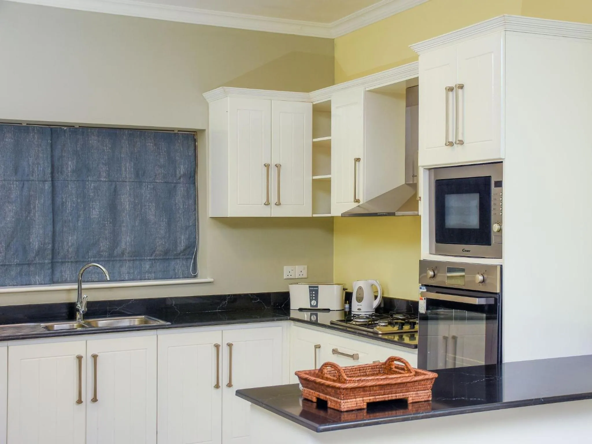 Kitchen or kitchenette in Little England by Joes