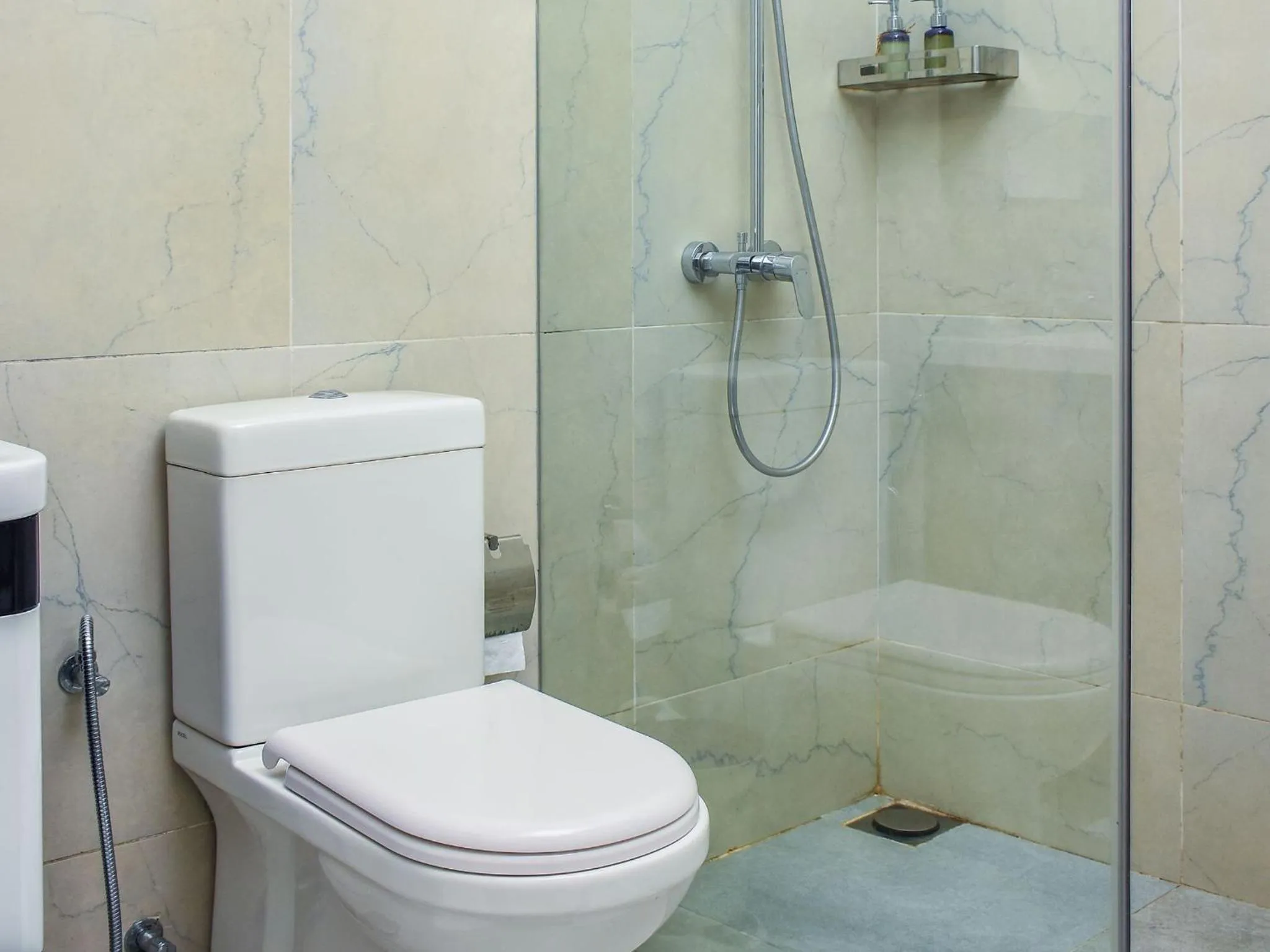 Bathroom in Little England by Joes