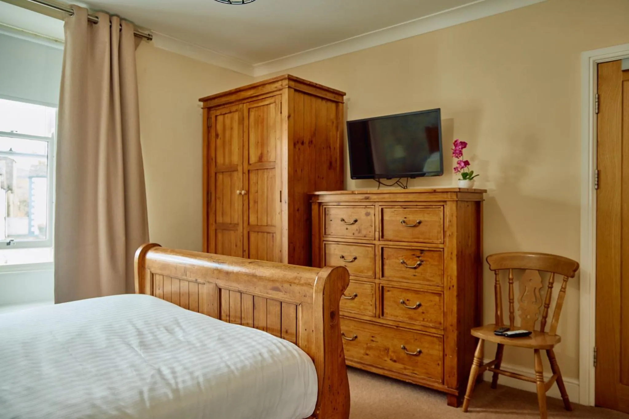 Bedroom in The Pennine Inn