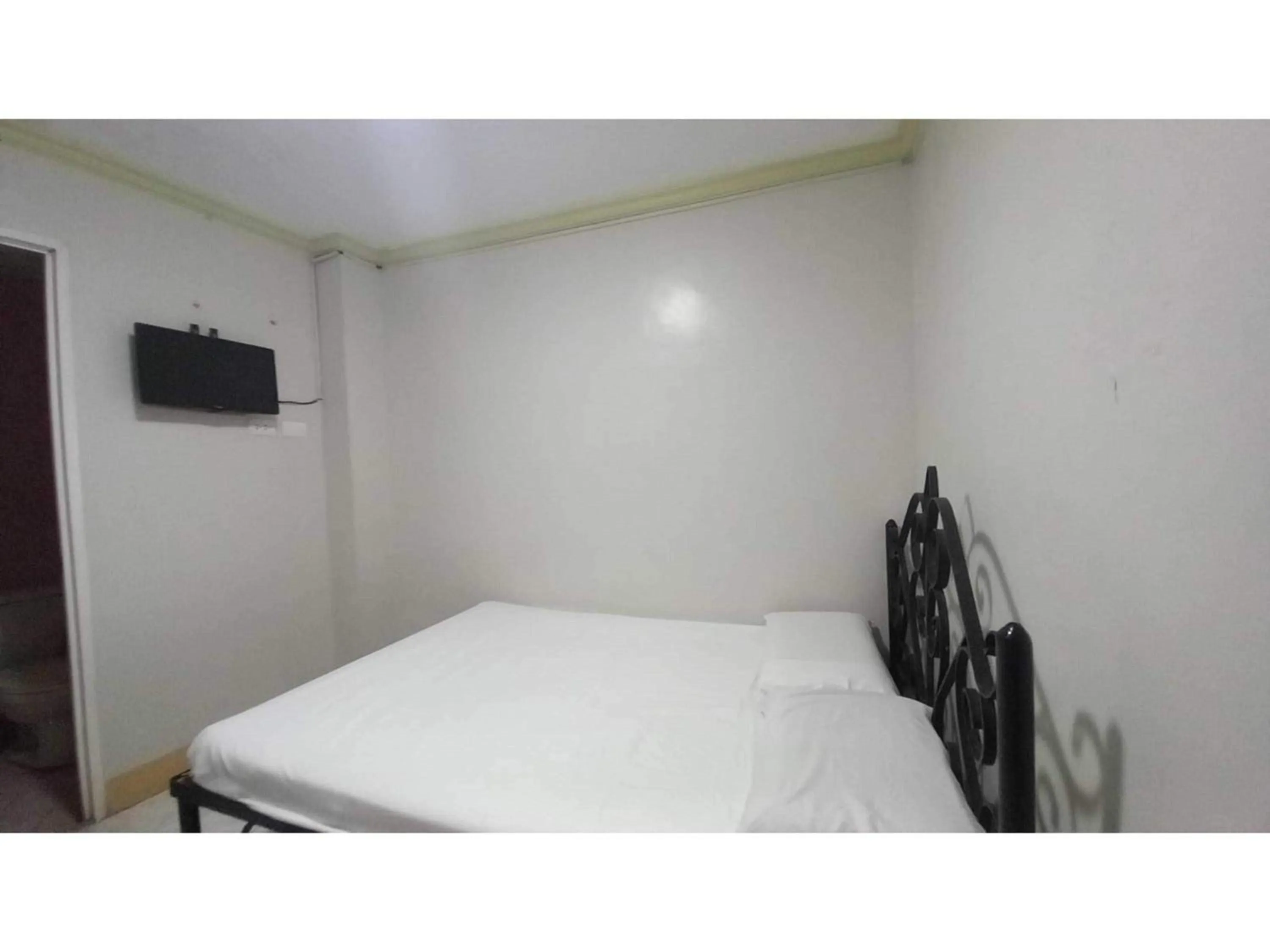 Bedroom, Bed in OYO 1066 Dorotello Apartelle