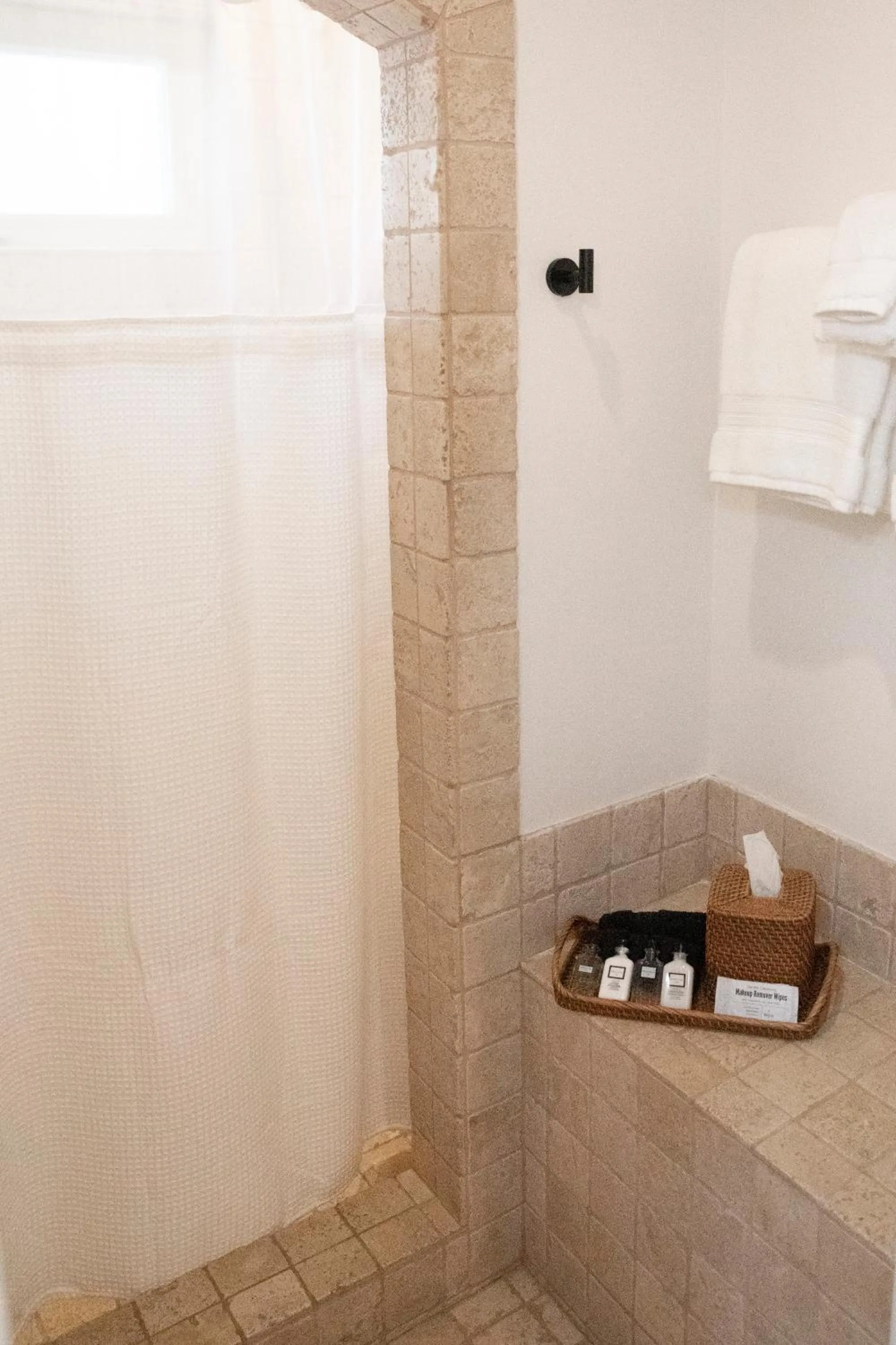 Shower in Cottage Inn & Spa