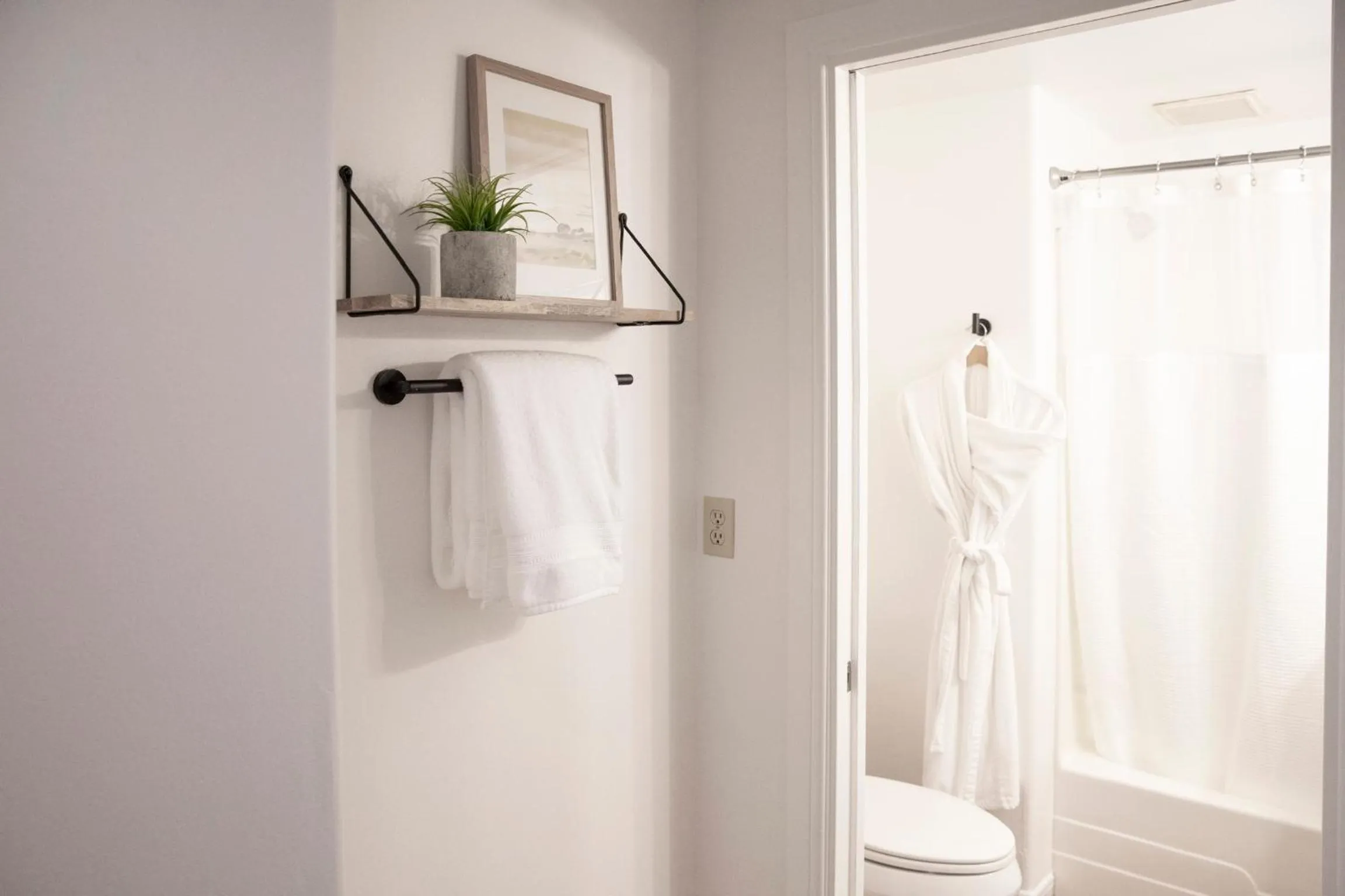 Shower in Cottage Inn & Spa