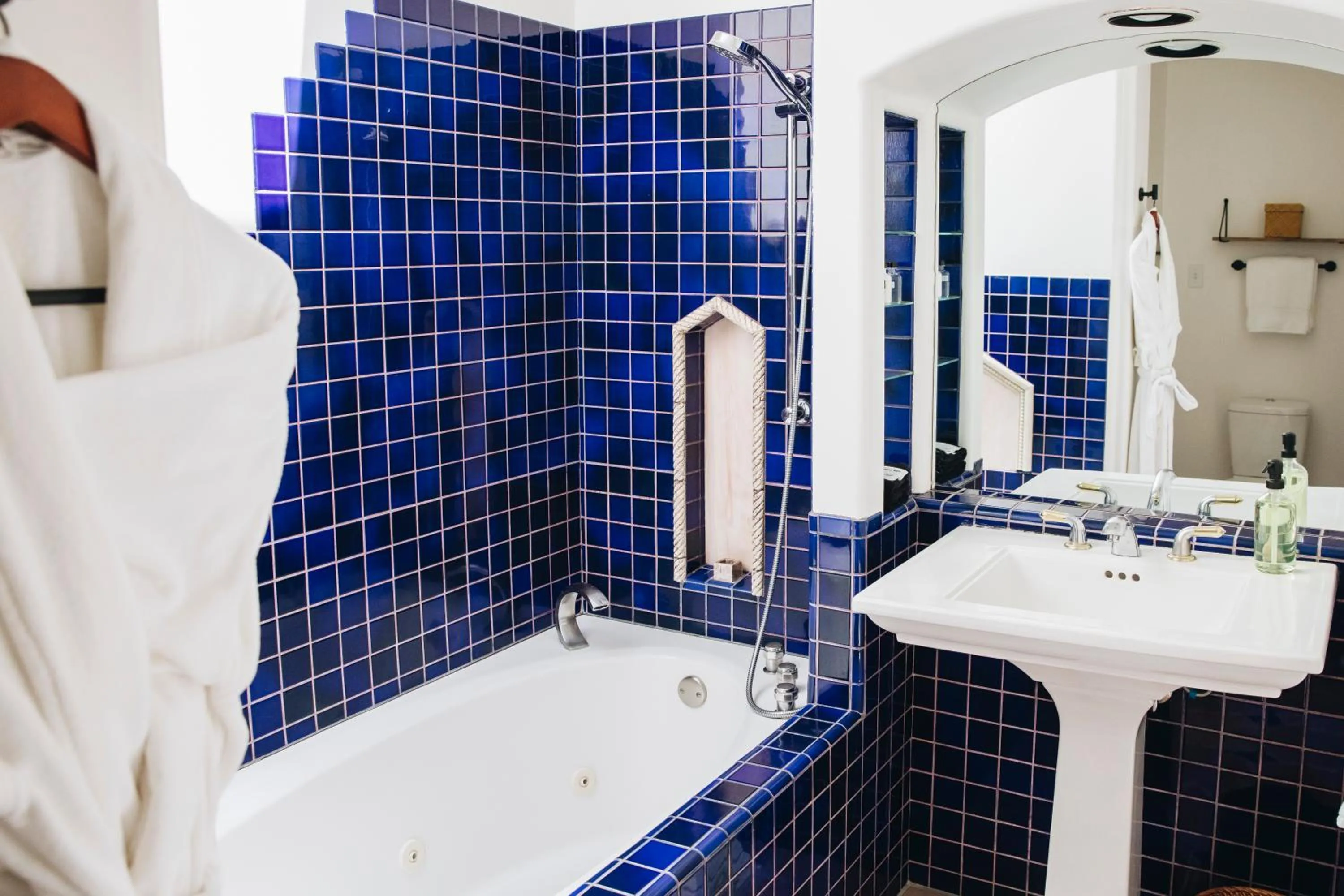 Shower in Cottage Inn & Spa