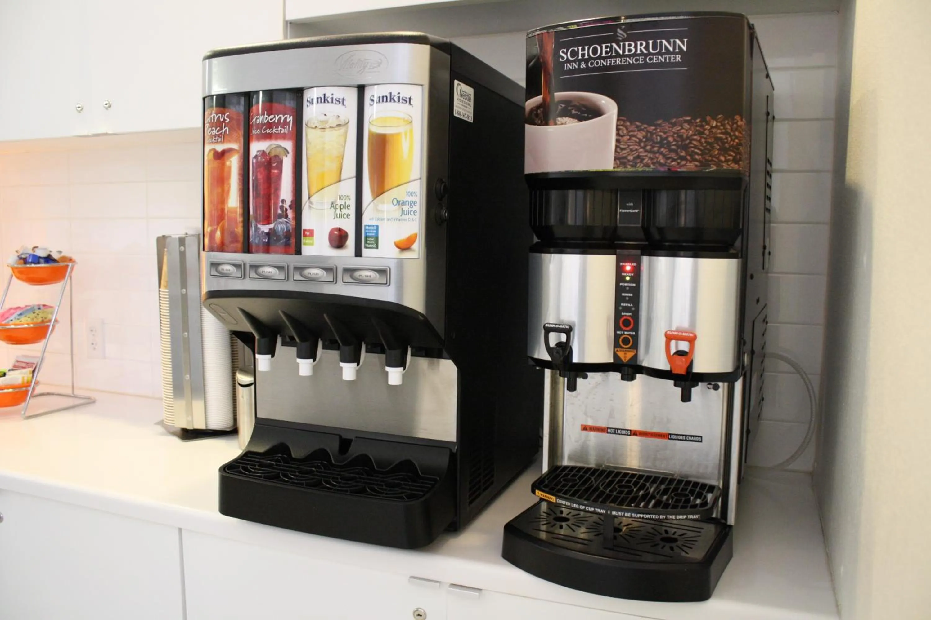 Coffee/tea facilities in Schoenbrunn Inn