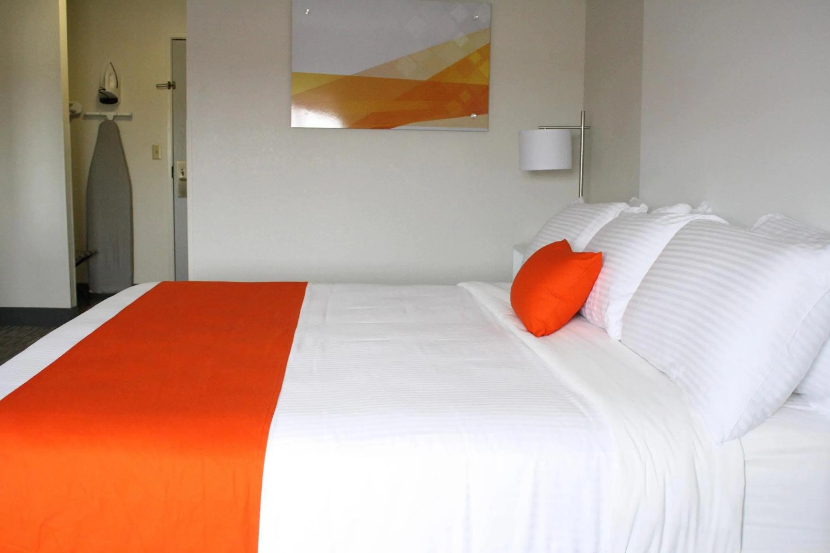 Bedroom, Bed in Schoenbrunn Inn