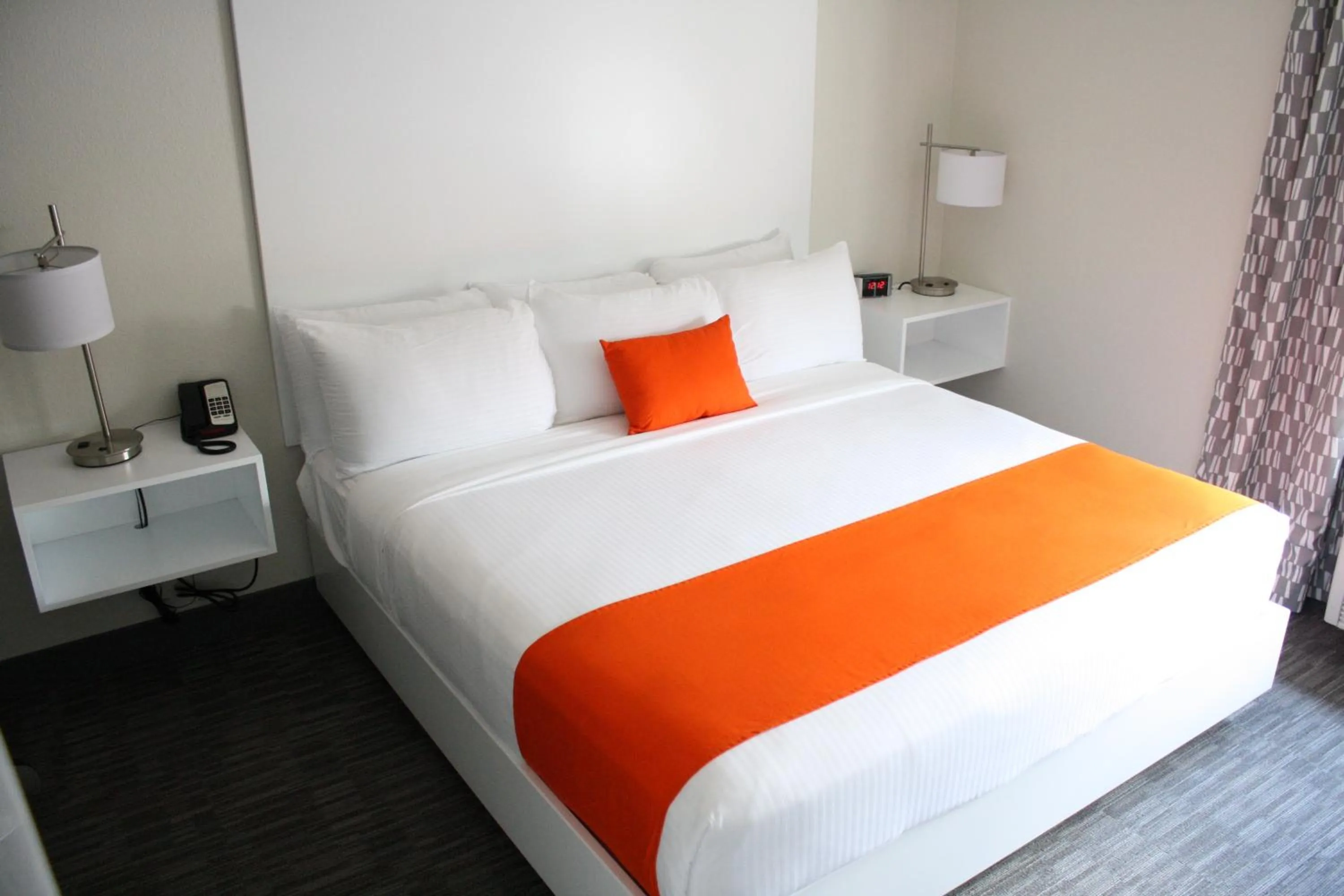 Bed in Schoenbrunn Inn