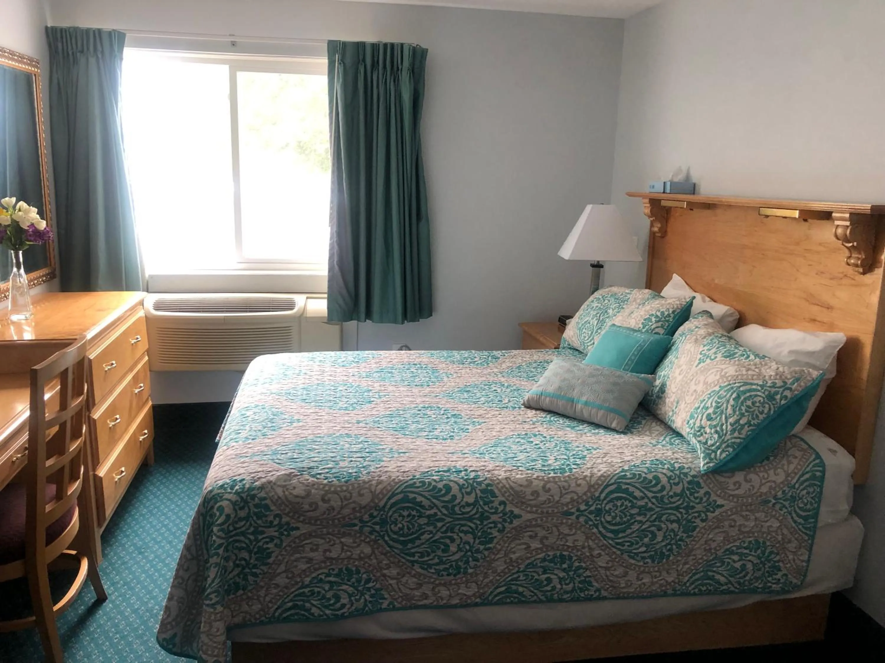 Photo of the whole room, Bed in The Atlantic House