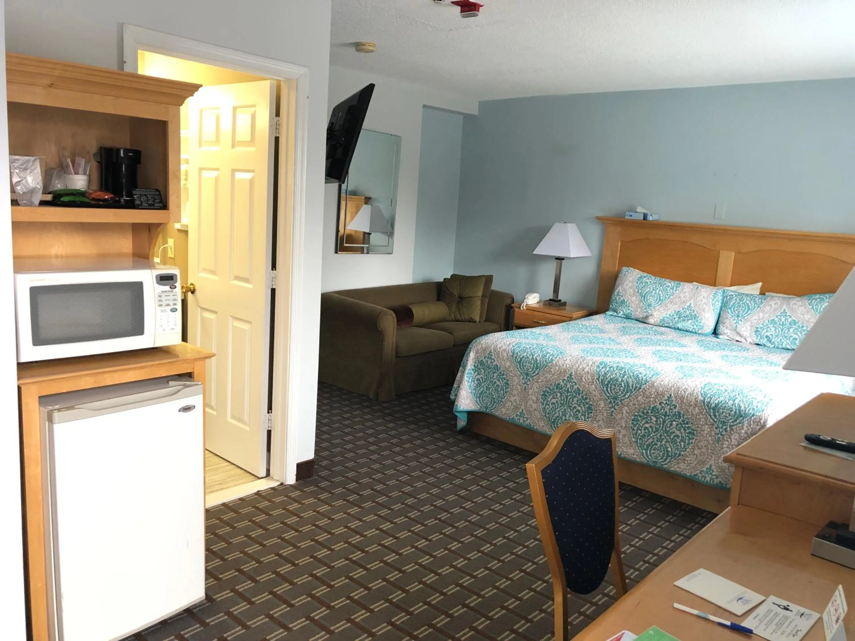 Photo of the whole room, Bed in The Atlantic House