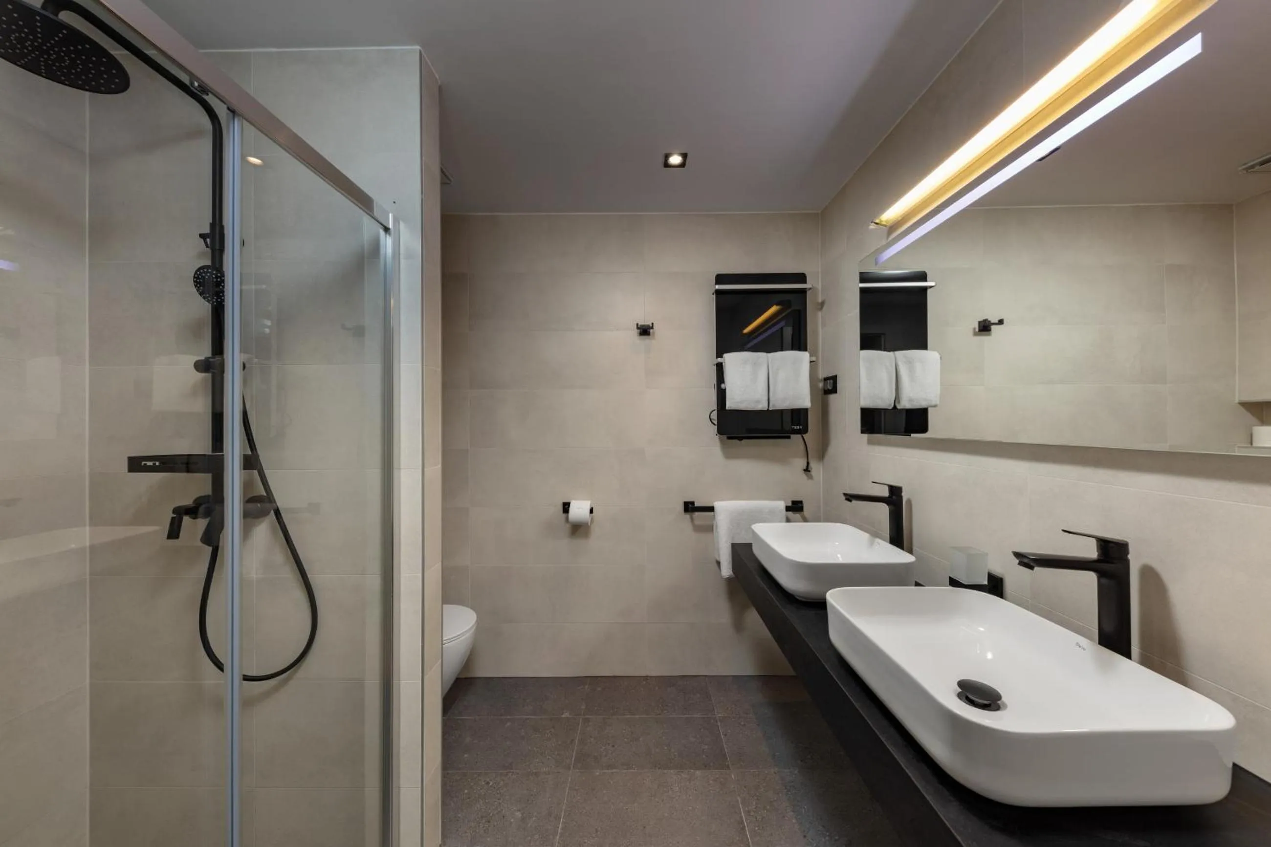 Shower in SeeSea Hotel