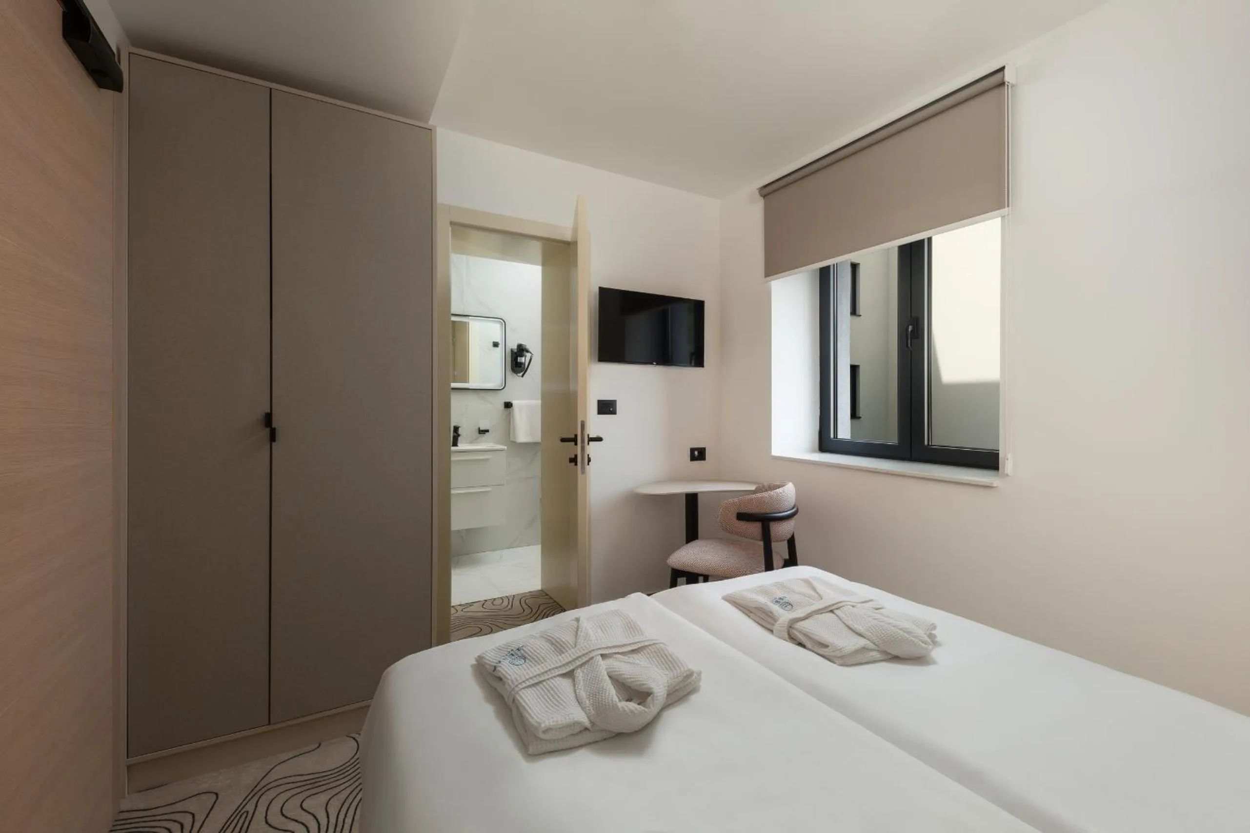 Bedroom, Bed in SeeSea Hotel