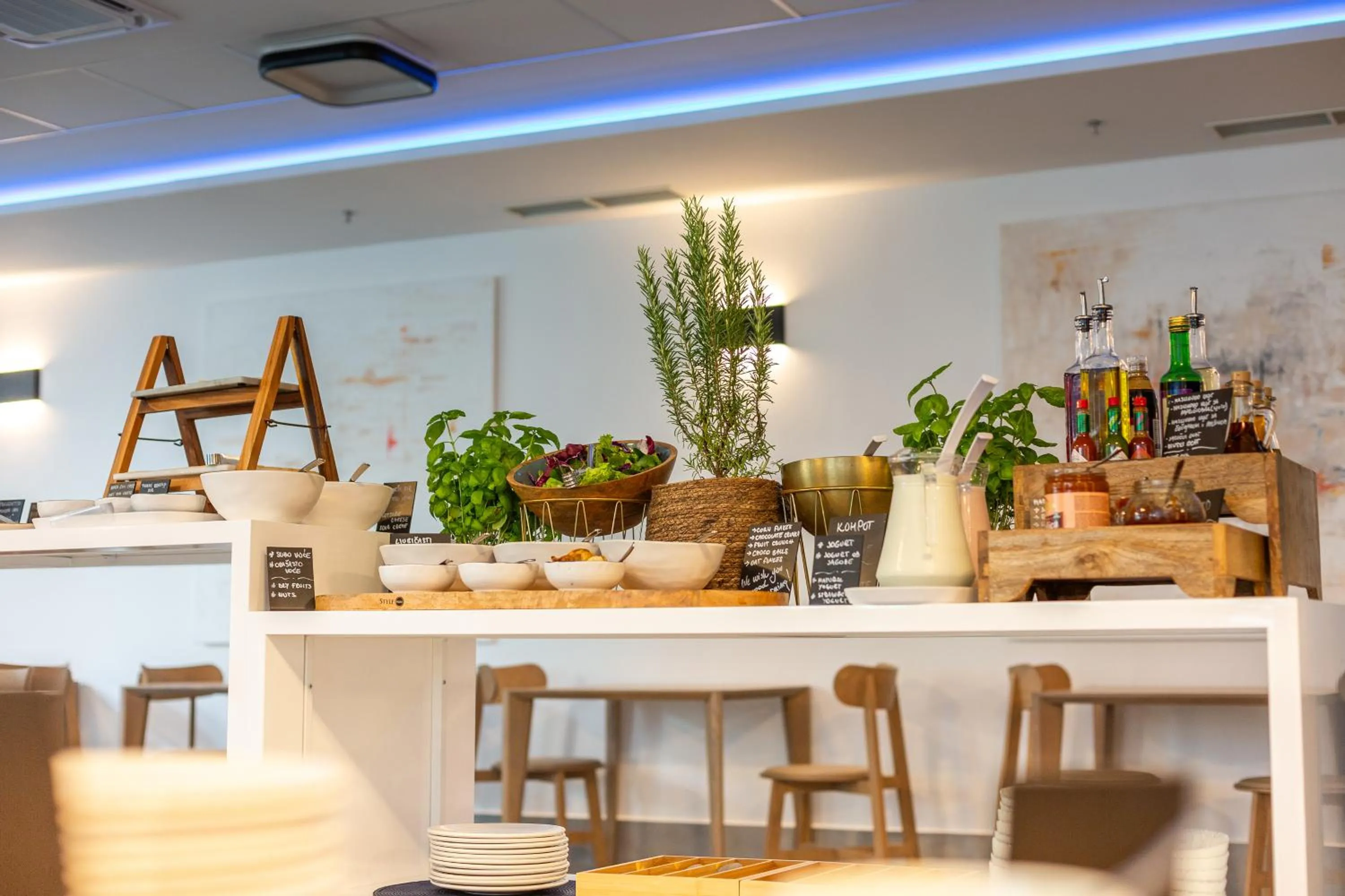 Restaurant/places to eat in SeeSea Hotel