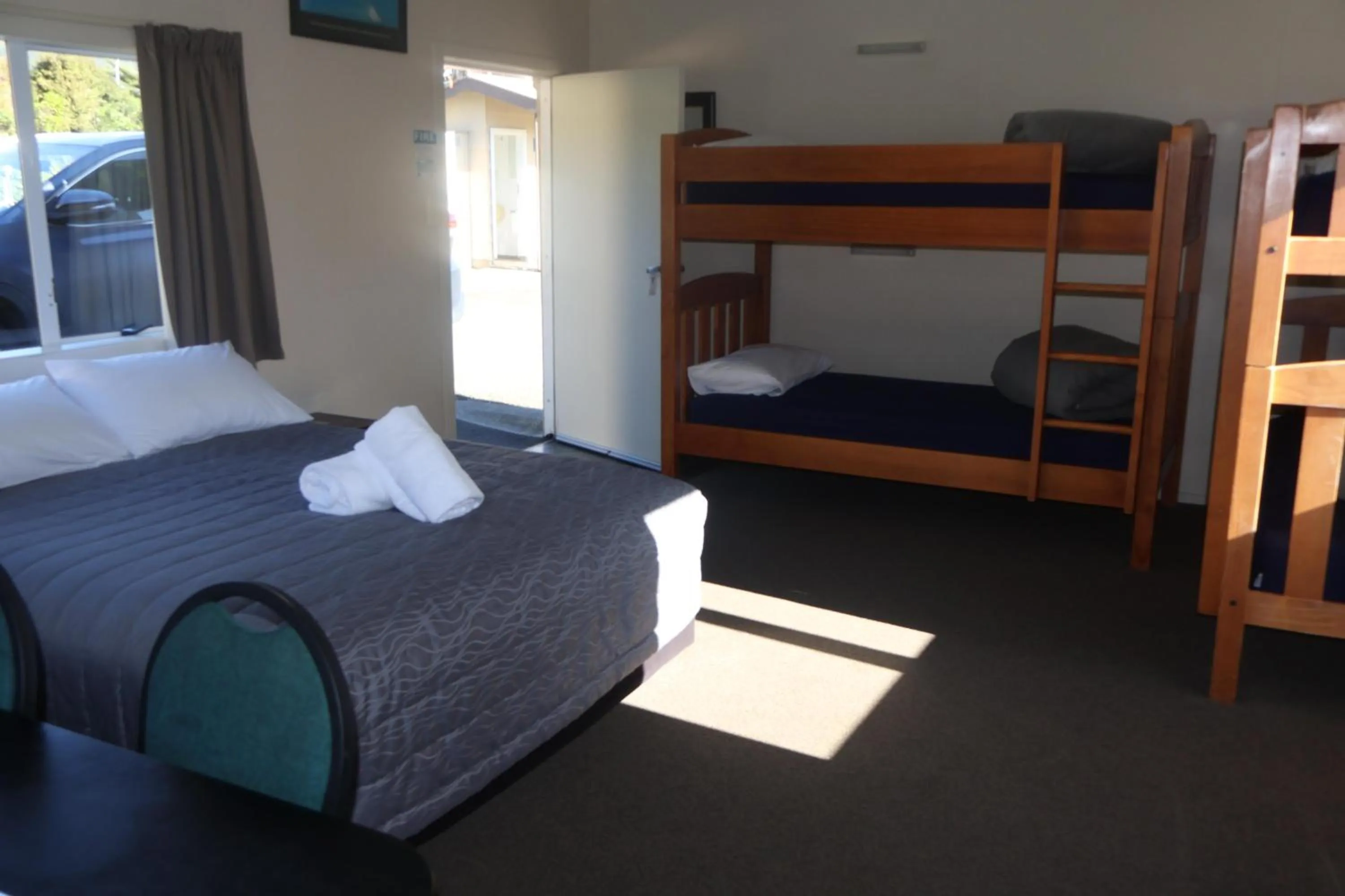 Bed in Pohara Beach TOP 10 Holiday Park