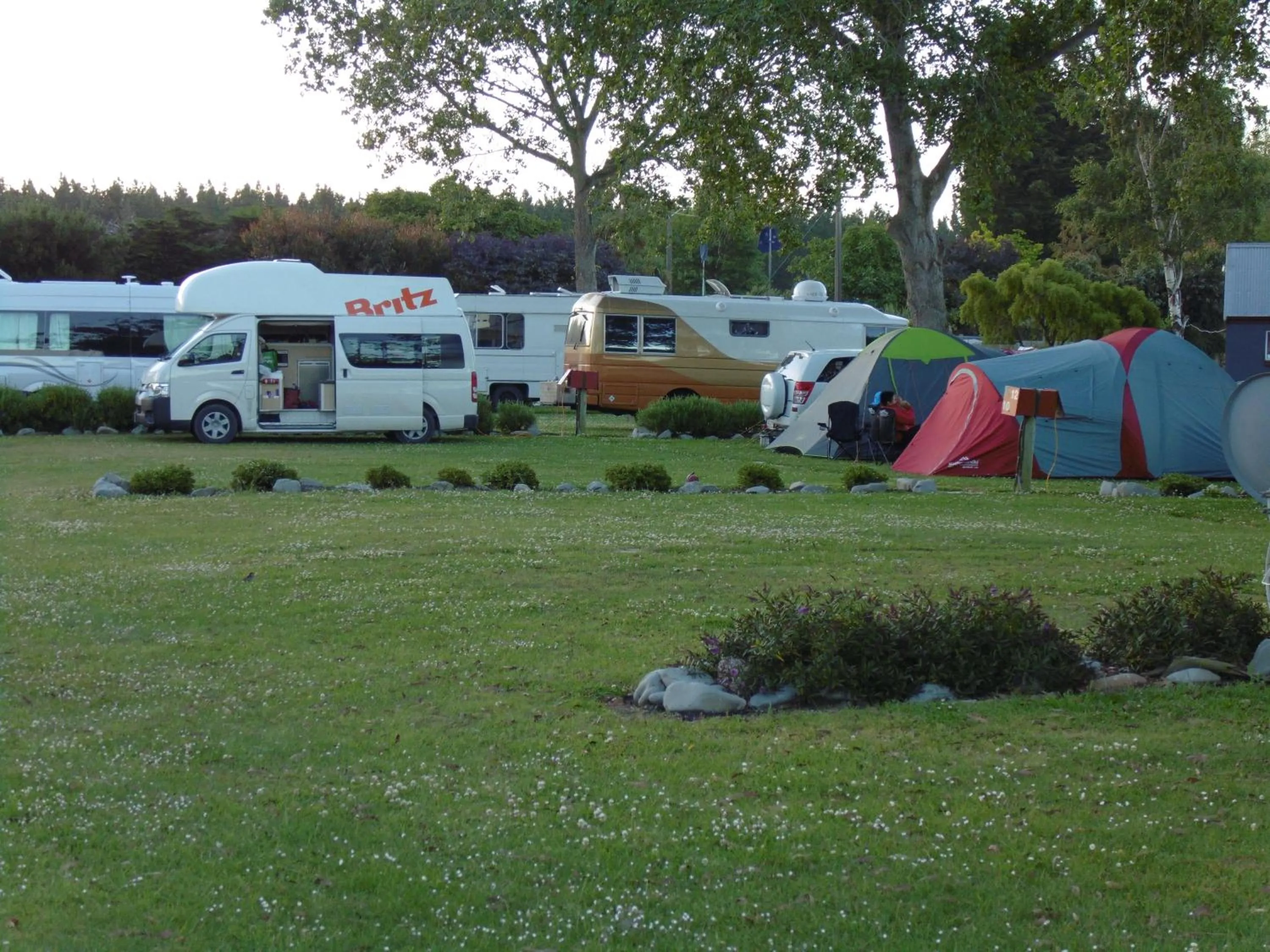 Guests in Glenavys Waitaki River Motor Camp