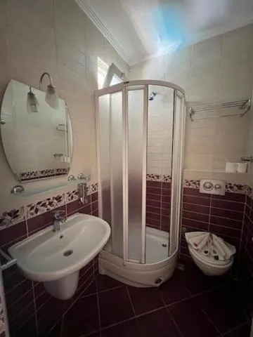 Shower in HAVANA HOTEL