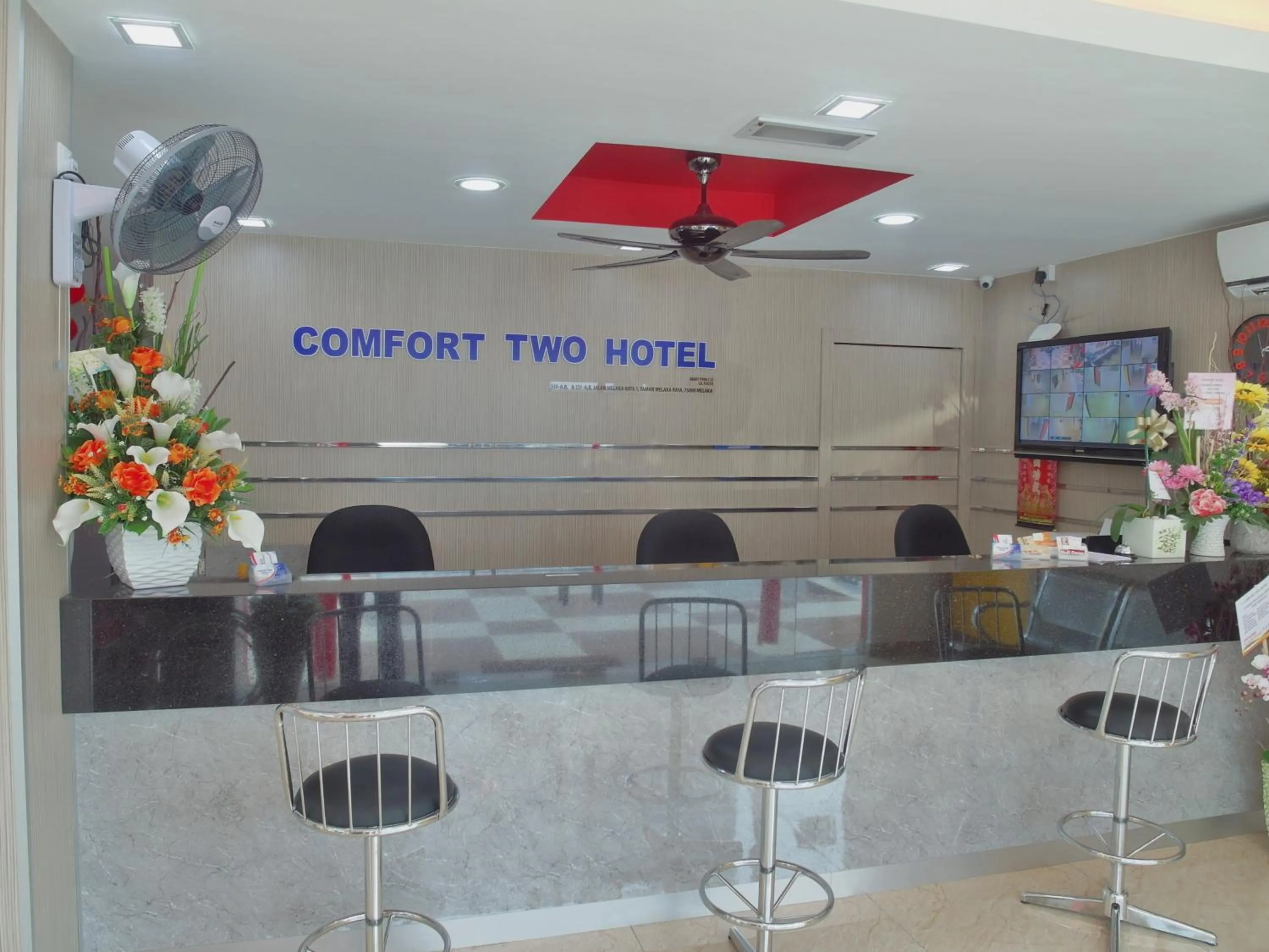 Lobby or reception in Comfort Two Hotel