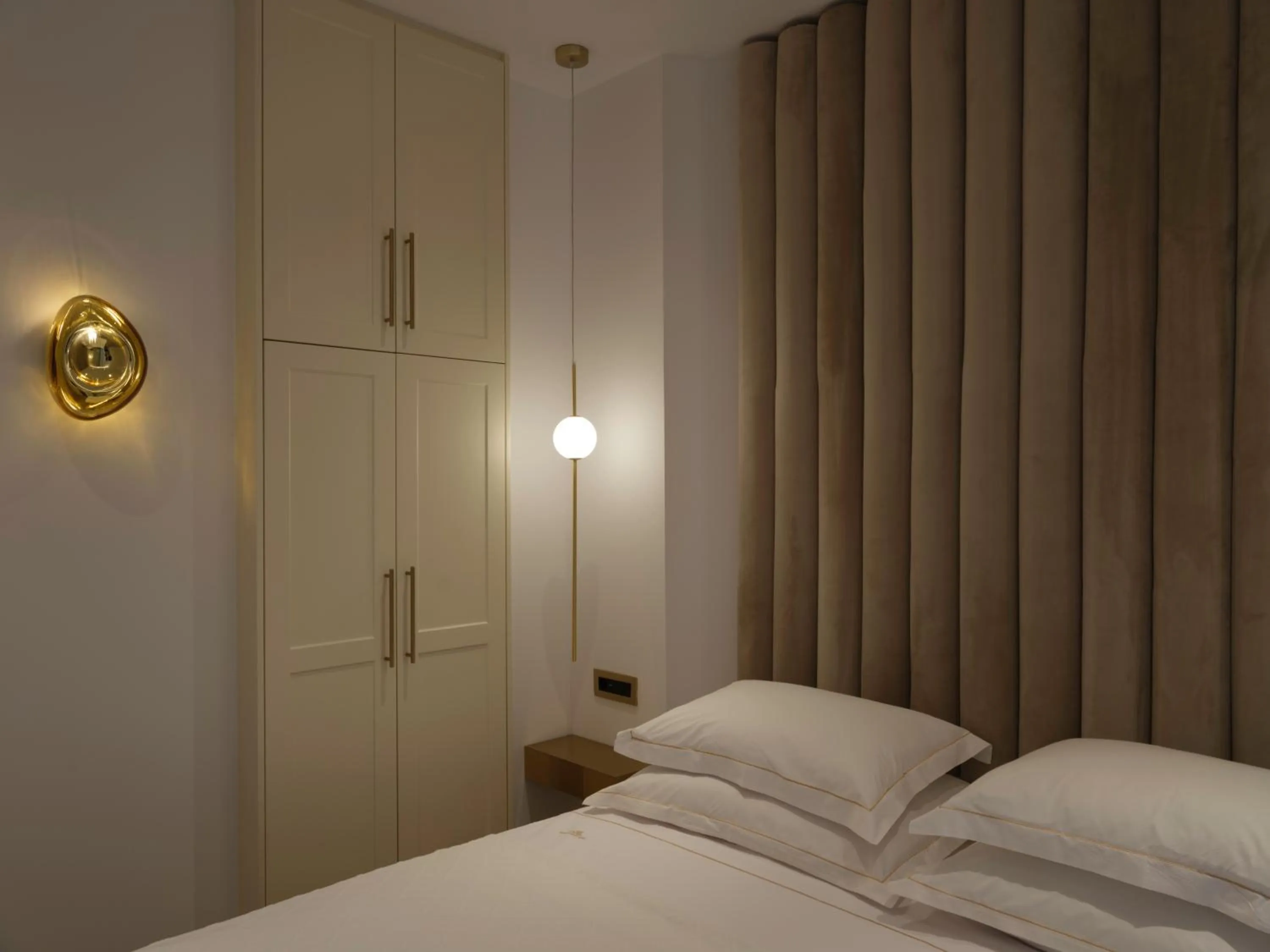 Bed in Golden Luxury Suites