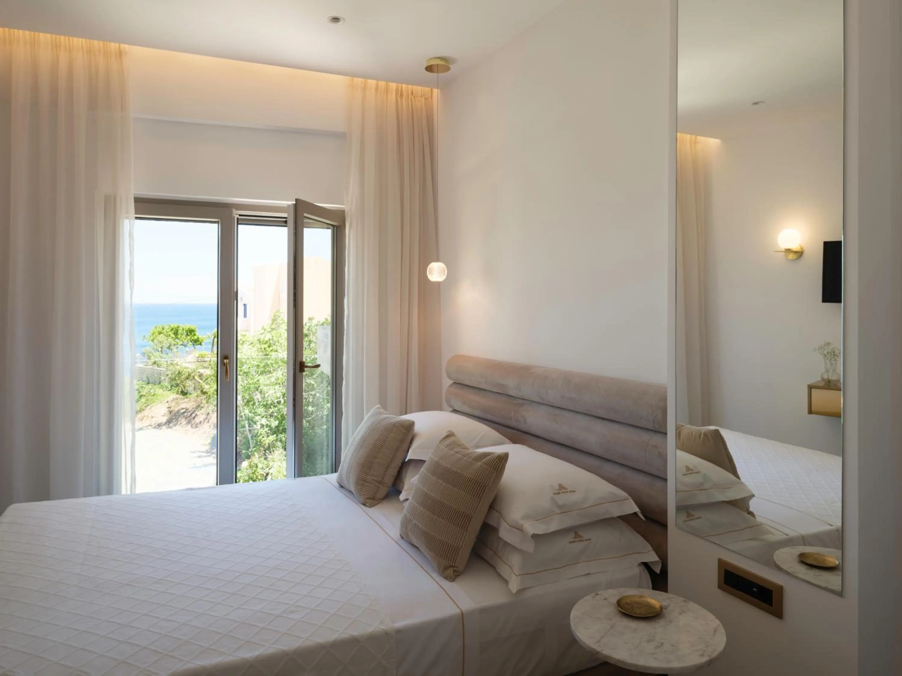 Bed in Golden Luxury Suites