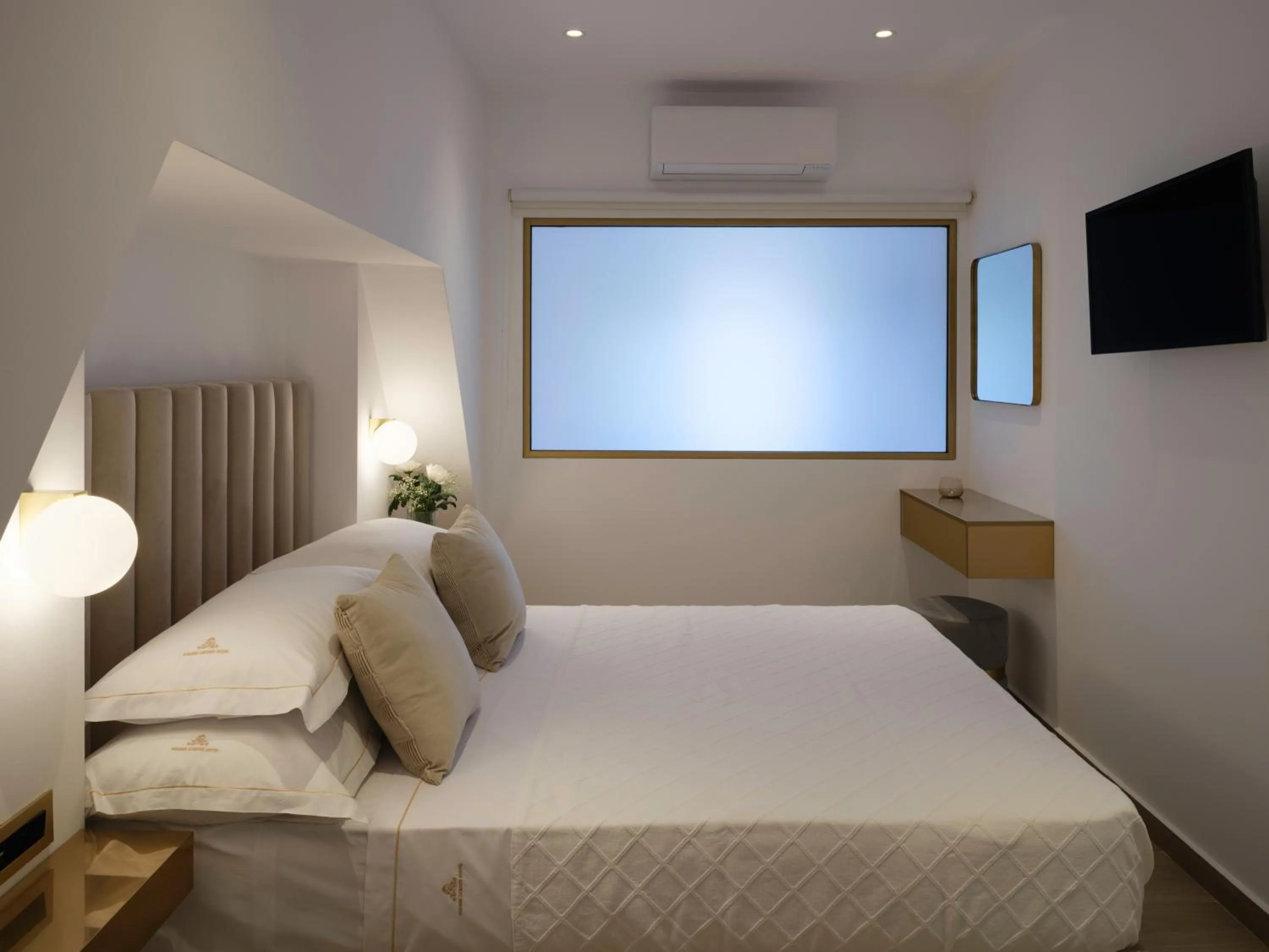 Bed in Golden Luxury Suites