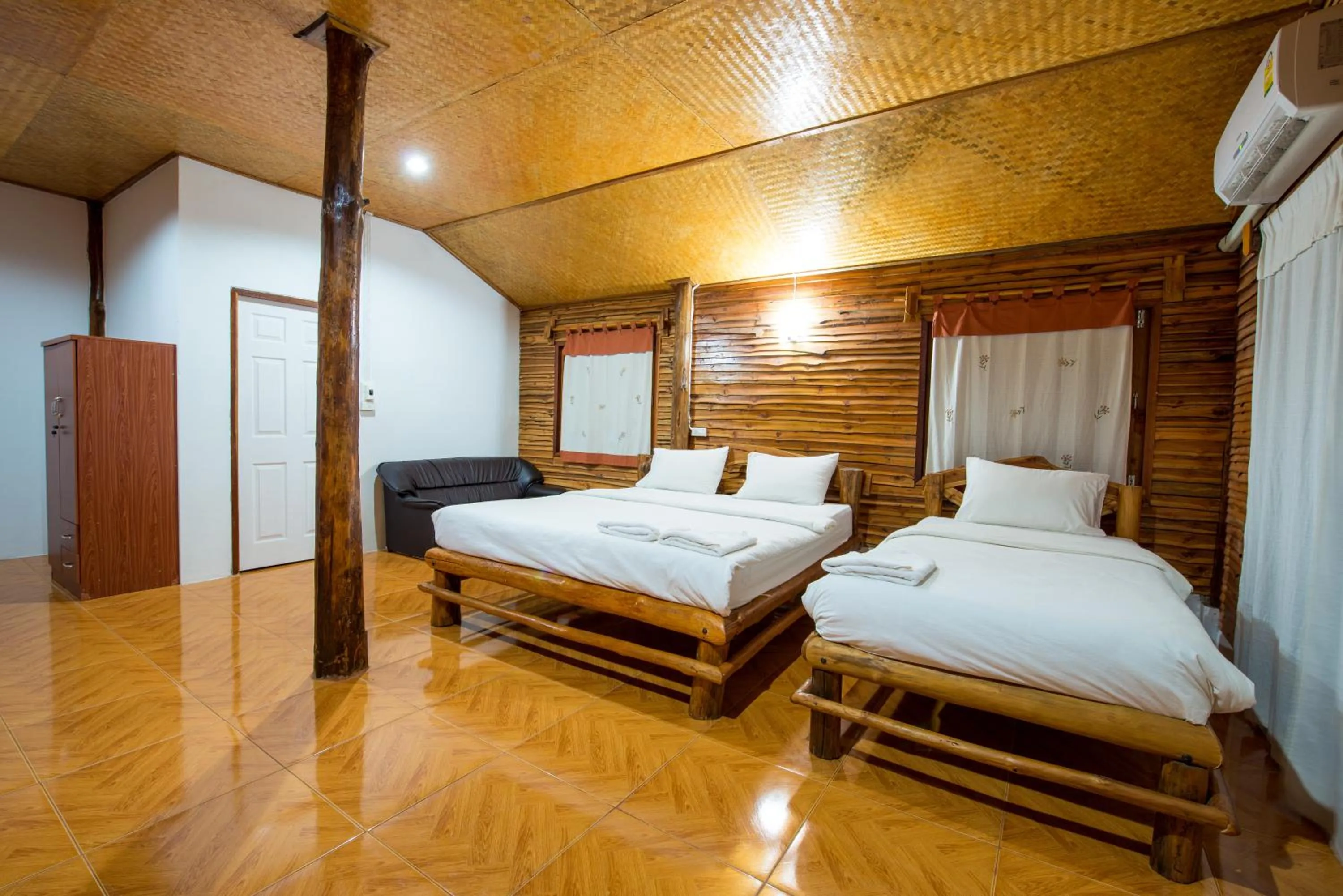 Bed in Panya Garden Resort