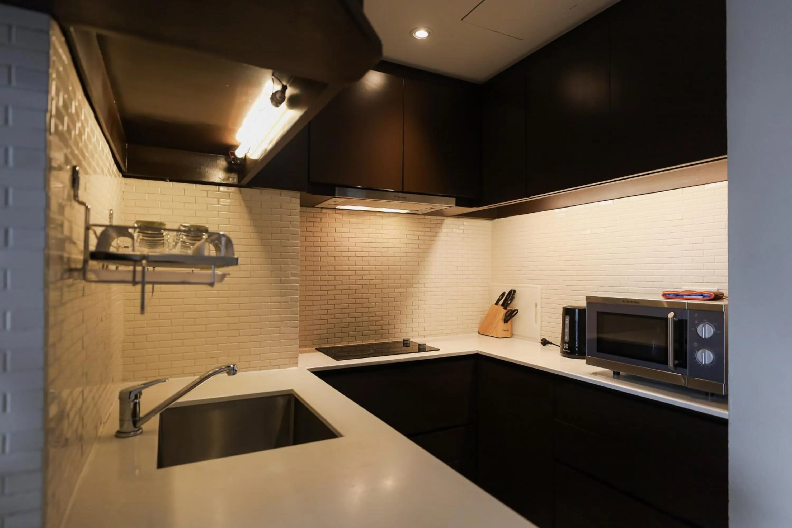 microwave in Balcony Courtyard Sriracha Hotel & Serviced Apartments