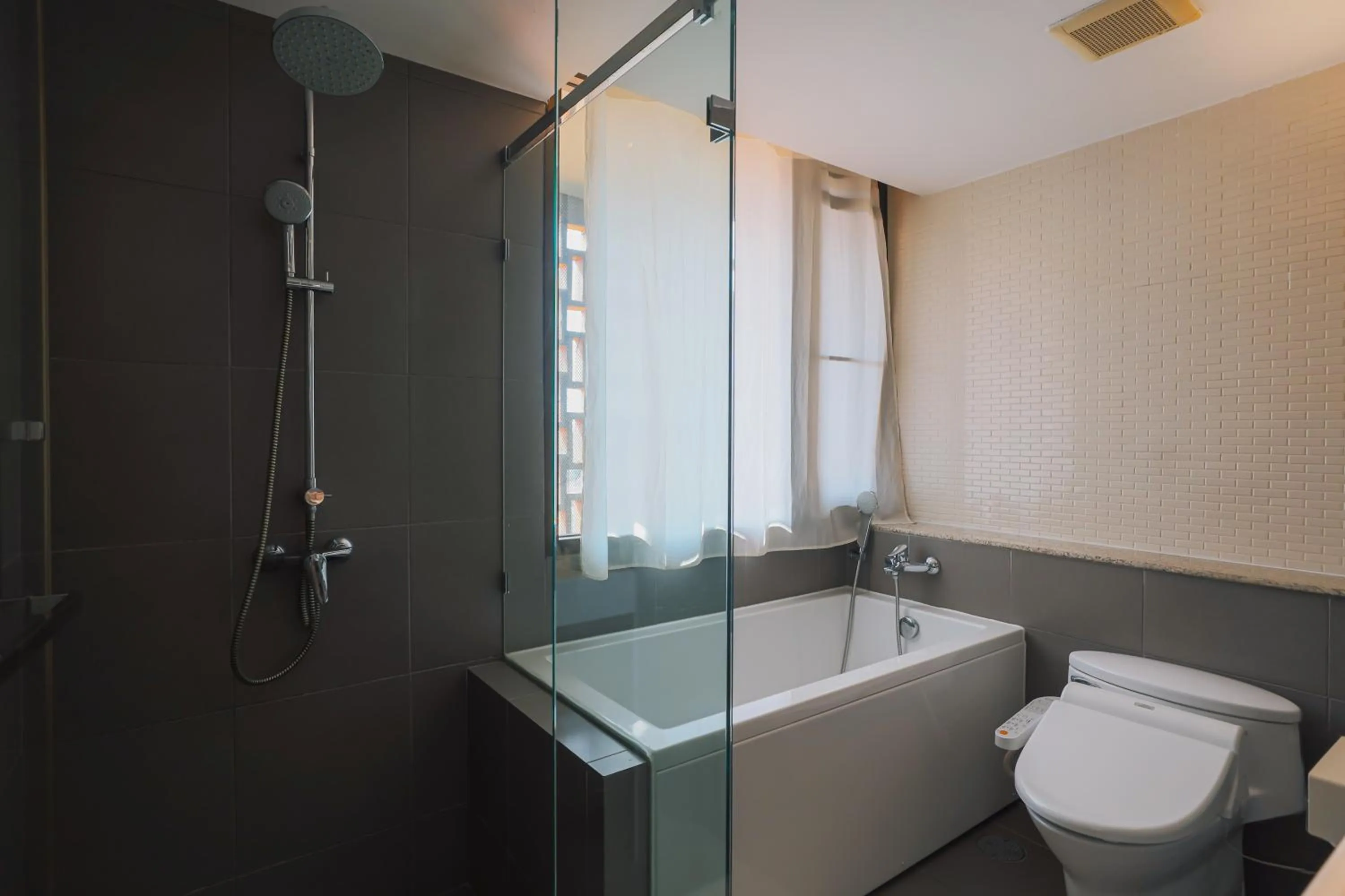 Toilet in Balcony Courtyard Sriracha Hotel & Serviced Apartments