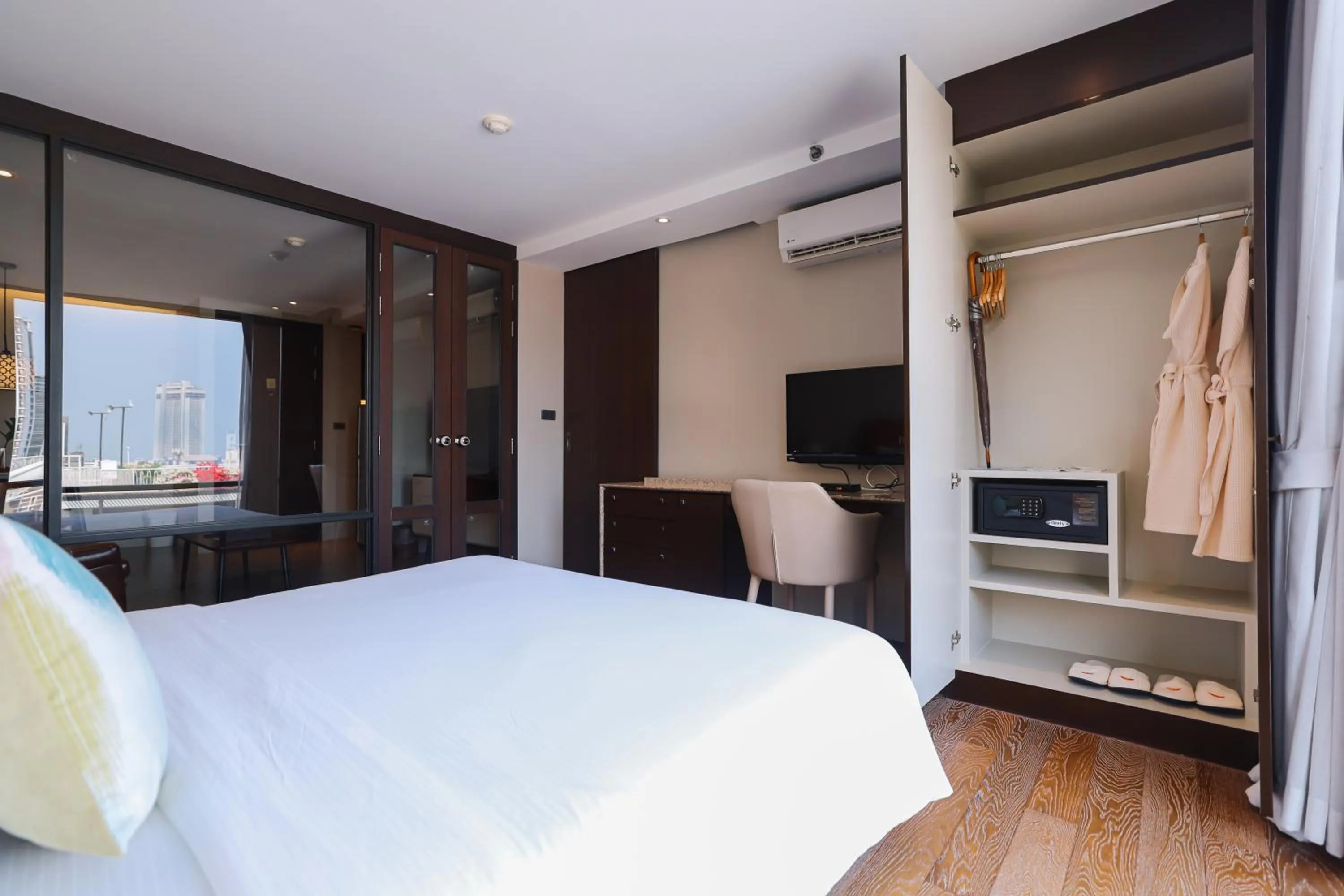 Bed in Balcony Courtyard Sriracha Hotel & Serviced Apartments