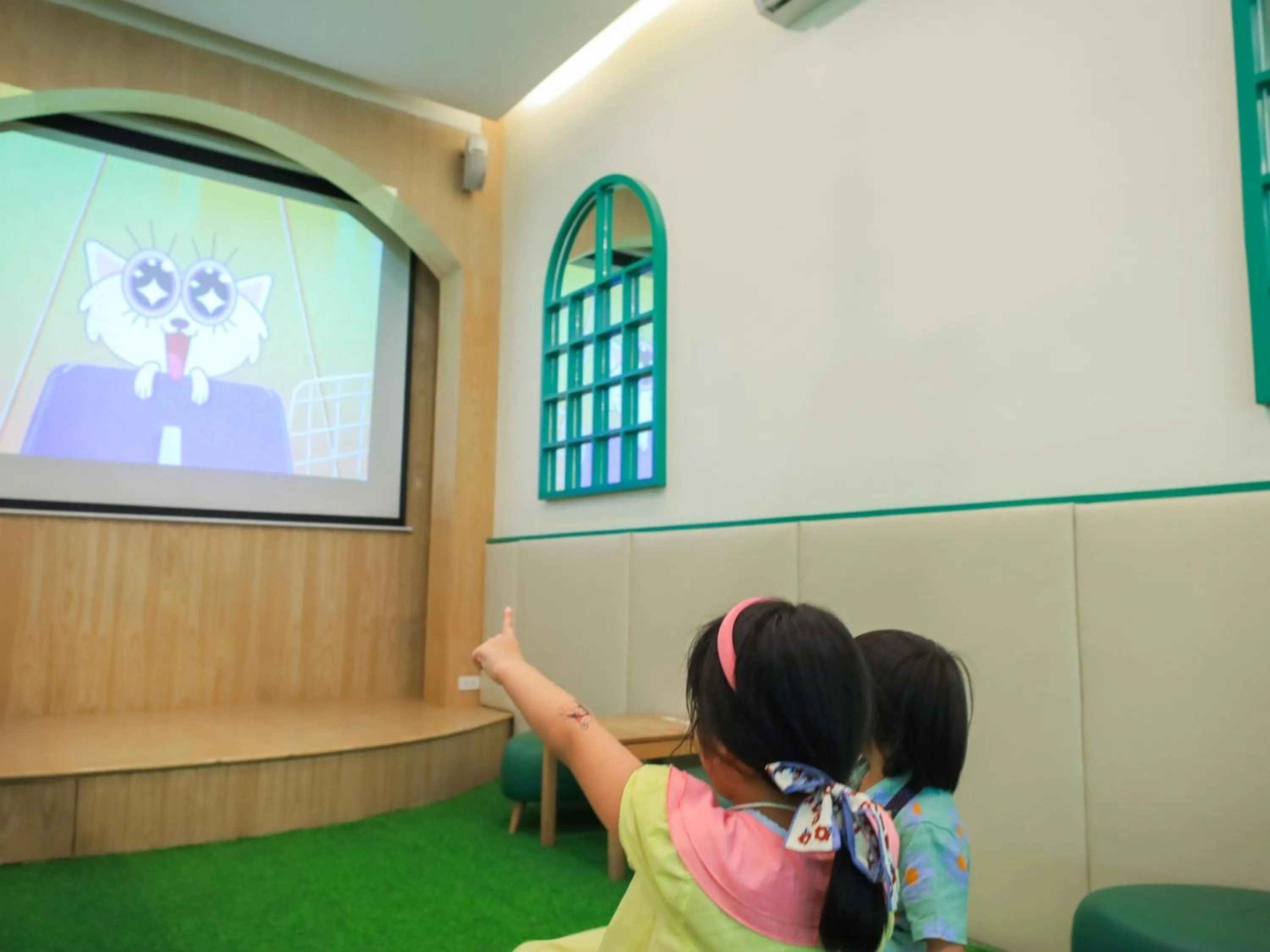 children in Balcony Courtyard Sriracha Hotel & Serviced Apartments