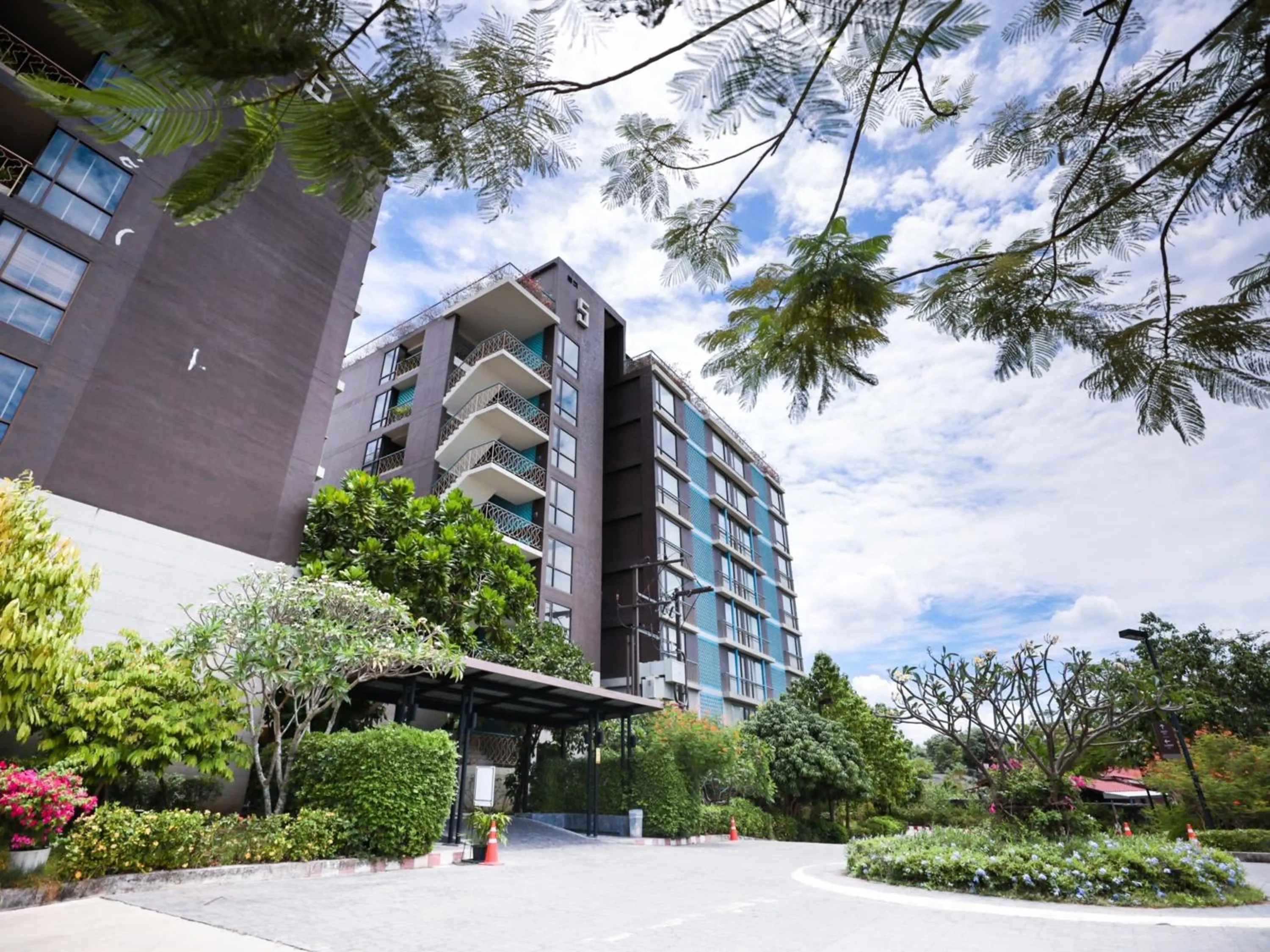 Property building in Balcony Courtyard Sriracha Hotel & Serviced Apartments